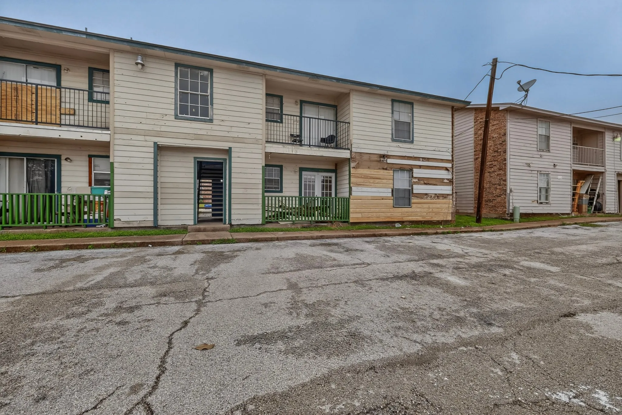 Duplex For Rent in Tarrant County , 8024 Cambridge Circle A, White Settlement, Texas 76108, 2 Bedroom, 2 Bathroom, Garage spaces, 1,000 Sqft, built in 1986, mls#21252479, Real Estate Agent in White Settlement, Homes For Rent in Tarrant county, Homes For Rent in White Settlement, Realtor in White Settlement Texas, Real Estate Brokerage Independent Realty Texas, Luminita Cordes Realtor