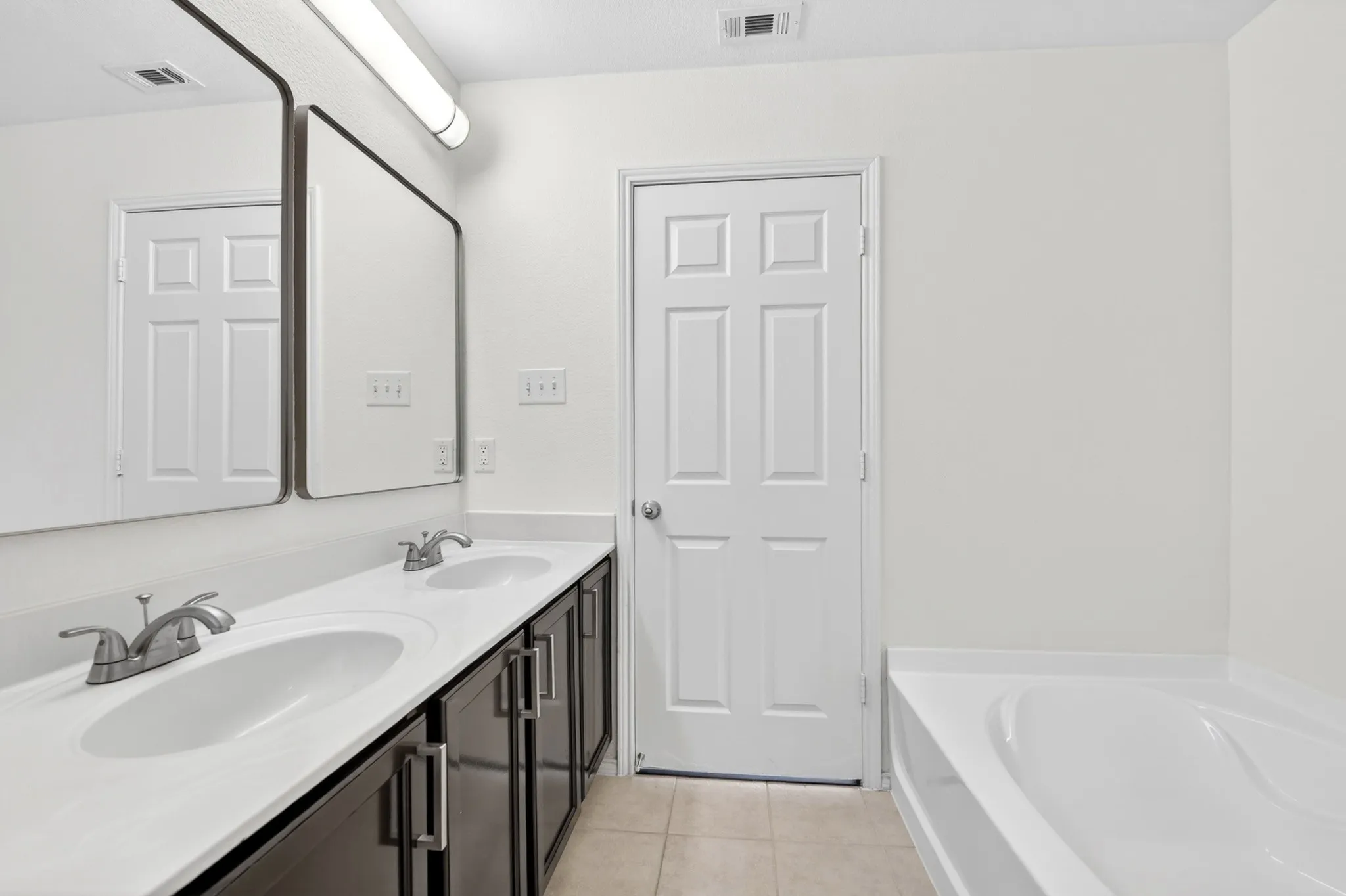 Single Family Residence For Sale in Denton County , 1800 Christopher Creek Drive, Little Elm, Texas 75068, 3 Bedroom, 2 Bathroom, 2 Garage spaces, 1,423 Sqft, built in 2014, mls#21243220, Real Estate Agent in Little Elm, Homes For Sale in Denton county, Homes For Sale in Little Elm, Realtor in Little Elm Texas, Real Estate Brokerage Independent Realty Texas, Luminita Cordes Realtor