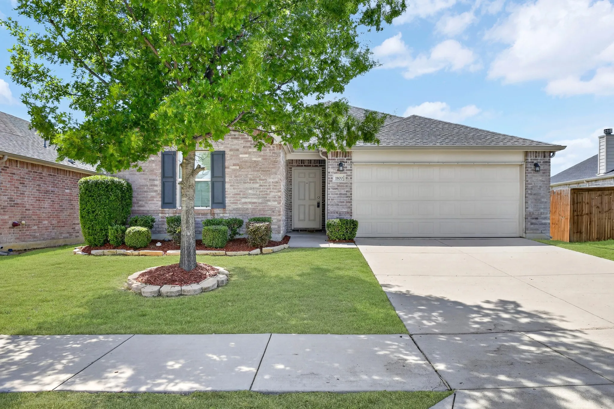 Single Family Residence For Sale in Denton County , 1800 Christopher Creek Drive, Little Elm, Texas 75068, 3 Bedroom, 2 Bathroom, 2 Garage spaces, 1,423 Sqft, built in 2014, mls#21243220, Real Estate Agent in Little Elm, Homes For Sale in Denton county, Homes For Sale in Little Elm, Realtor in Little Elm Texas, Real Estate Brokerage Independent Realty Texas, Luminita Cordes Realtor