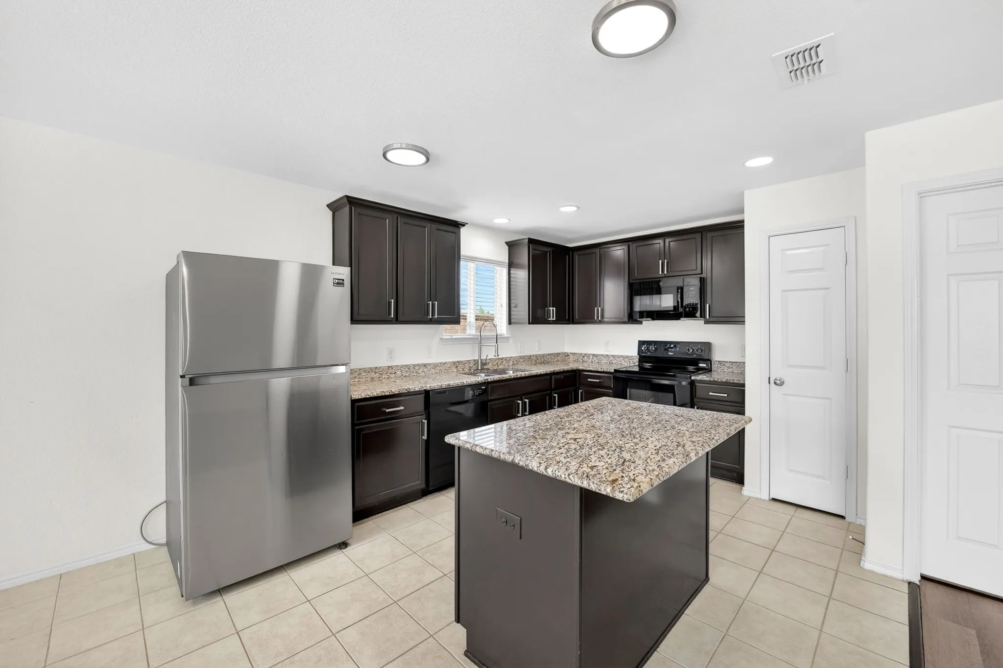 Single Family Residence For Sale in Denton County , 1800 Christopher Creek Drive, Little Elm, Texas 75068, 3 Bedroom, 2 Bathroom, 2 Garage spaces, 1,423 Sqft, built in 2014, mls#21243220, Real Estate Agent in Little Elm, Homes For Sale in Denton county, Homes For Sale in Little Elm, Realtor in Little Elm Texas, Real Estate Brokerage Independent Realty Texas, Luminita Cordes Realtor