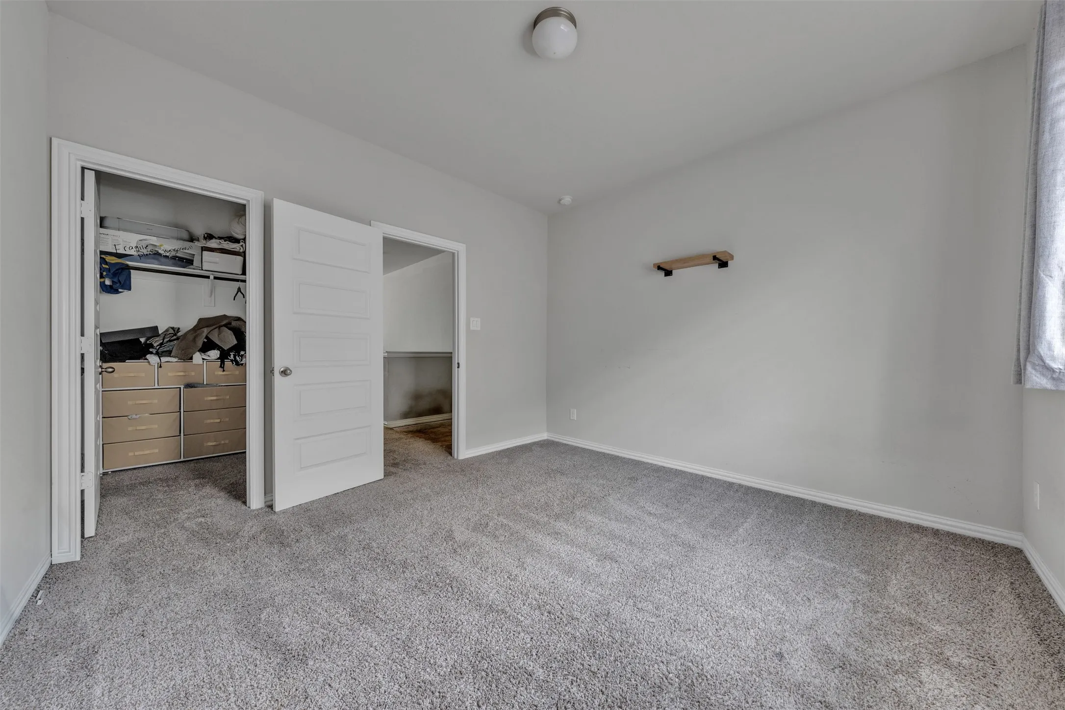 Single Family Residence For Sale in Ellis County , 1802 Graham Way, Mansfield, Texas 76063, 4 Bedroom, 3 Bathroom, 2 Garage spaces, 2,861 Sqft, built in 2021, Preowned, mls#21247003, Real Estate Agent in Mansfield, Homes For Sale in Ellis county, Homes For Sale in Mansfield, Realtor in Mansfield Texas, Real Estate Brokerage Independent Realty Texas, Luminita Cordes Realtor