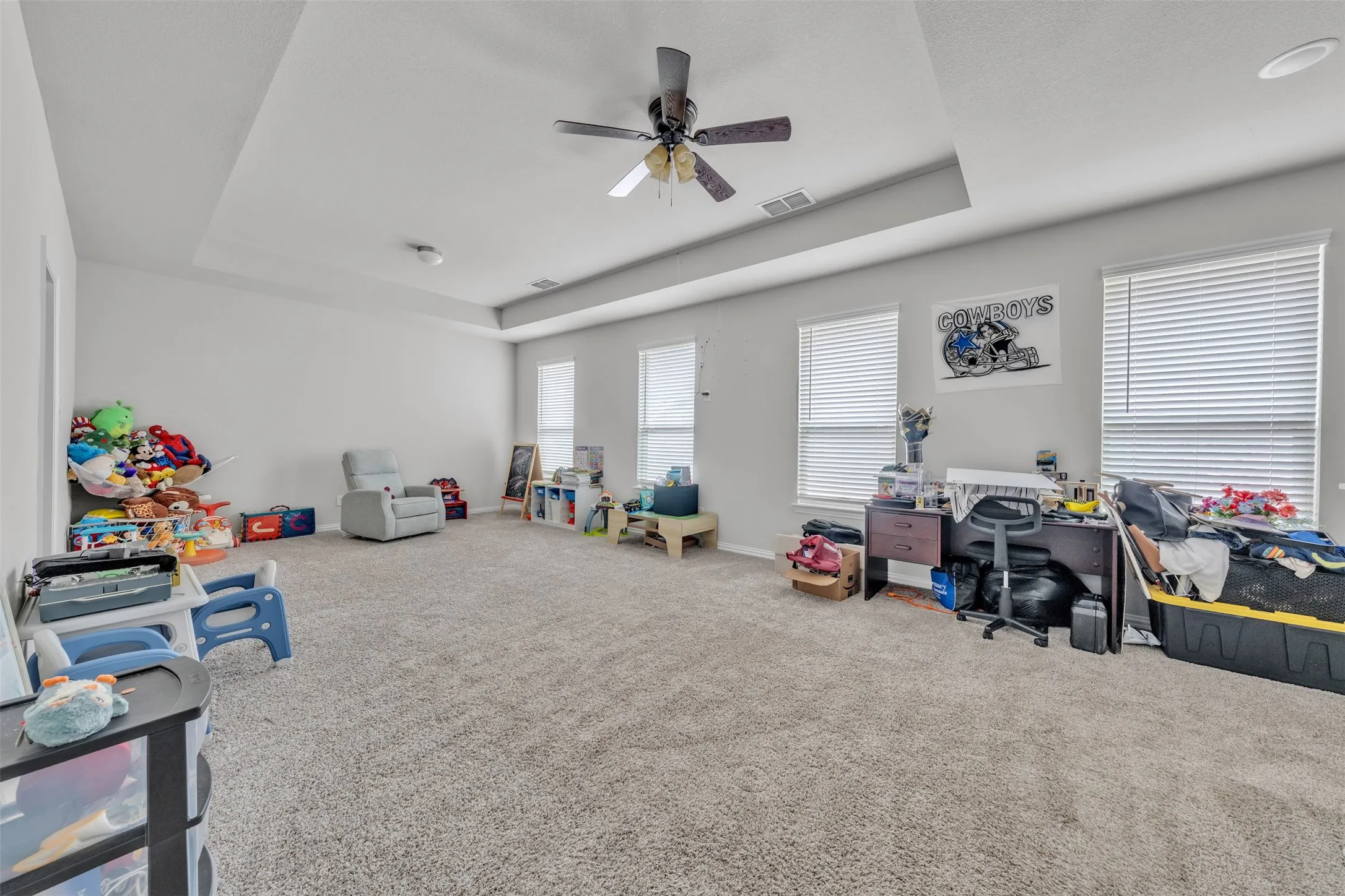 Single Family Residence For Sale in Ellis County , 1802 Graham Way, Mansfield, Texas 76063, 4 Bedroom, 3 Bathroom, 2 Garage spaces, 2,861 Sqft, built in 2021, Preowned, mls#21247003, Real Estate Agent in Mansfield, Homes For Sale in Ellis county, Homes For Sale in Mansfield, Realtor in Mansfield Texas, Real Estate Brokerage Independent Realty Texas, Luminita Cordes Realtor