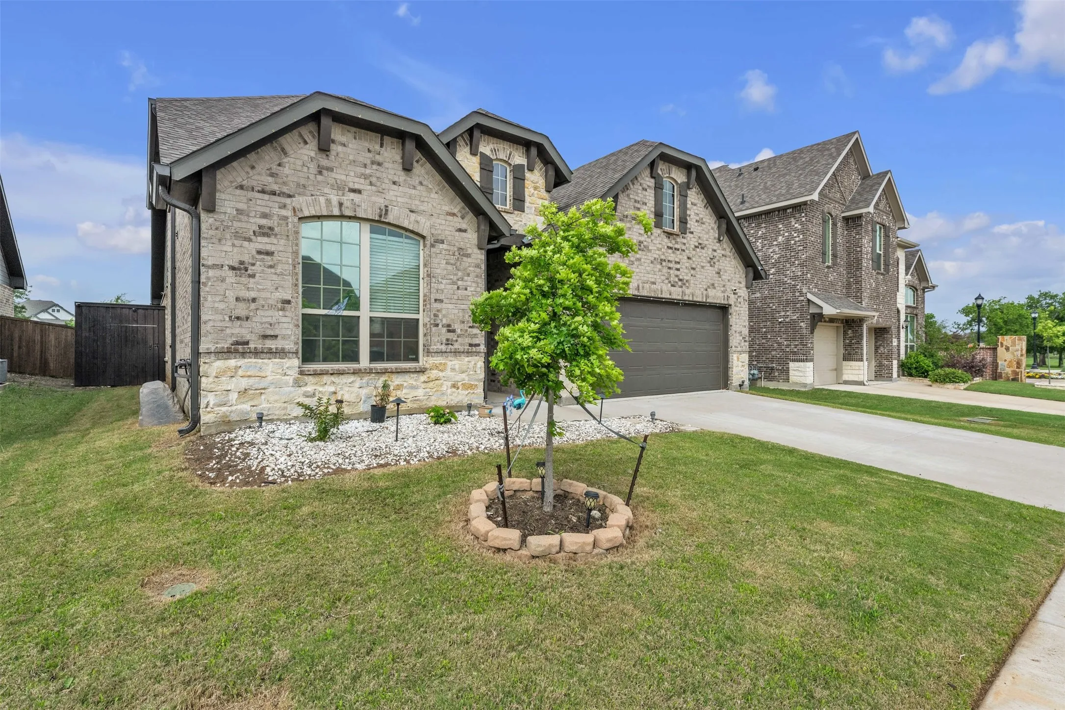 Single Family Residence For Sale in Ellis County , 1802 Graham Way, Mansfield, Texas 76063, 4 Bedroom, 3 Bathroom, 2 Garage spaces, 2,861 Sqft, built in 2021, Preowned, mls#21247003, Real Estate Agent in Mansfield, Homes For Sale in Ellis county, Homes For Sale in Mansfield, Realtor in Mansfield Texas, Real Estate Brokerage Independent Realty Texas, Luminita Cordes Realtor