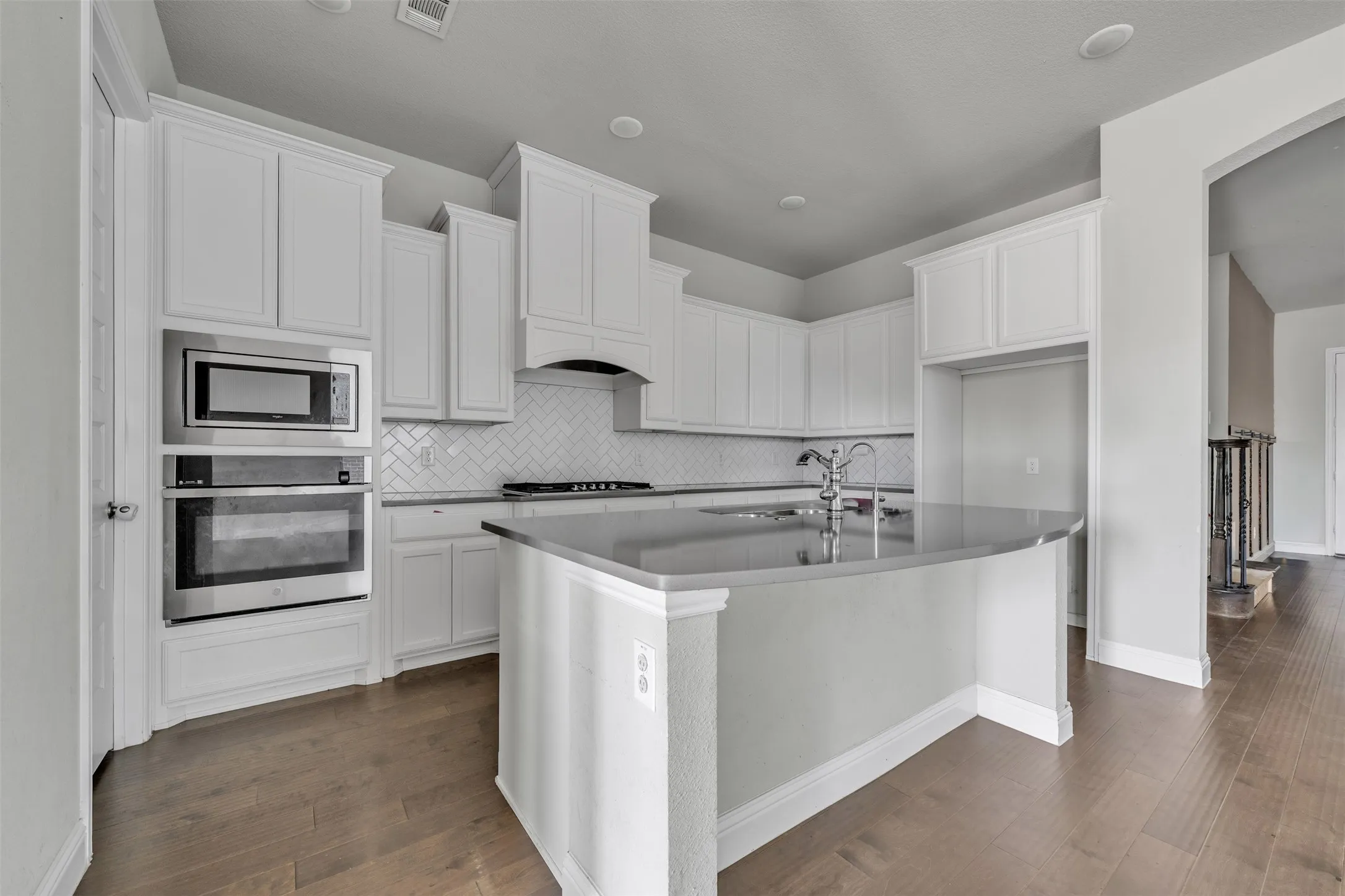 Single Family Residence For Sale in Ellis County , 1802 Graham Way, Mansfield, Texas 76063, 4 Bedroom, 3 Bathroom, 2 Garage spaces, 2,861 Sqft, built in 2021, Preowned, mls#21247003, Real Estate Agent in Mansfield, Homes For Sale in Ellis county, Homes For Sale in Mansfield, Realtor in Mansfield Texas, Real Estate Brokerage Independent Realty Texas, Luminita Cordes Realtor