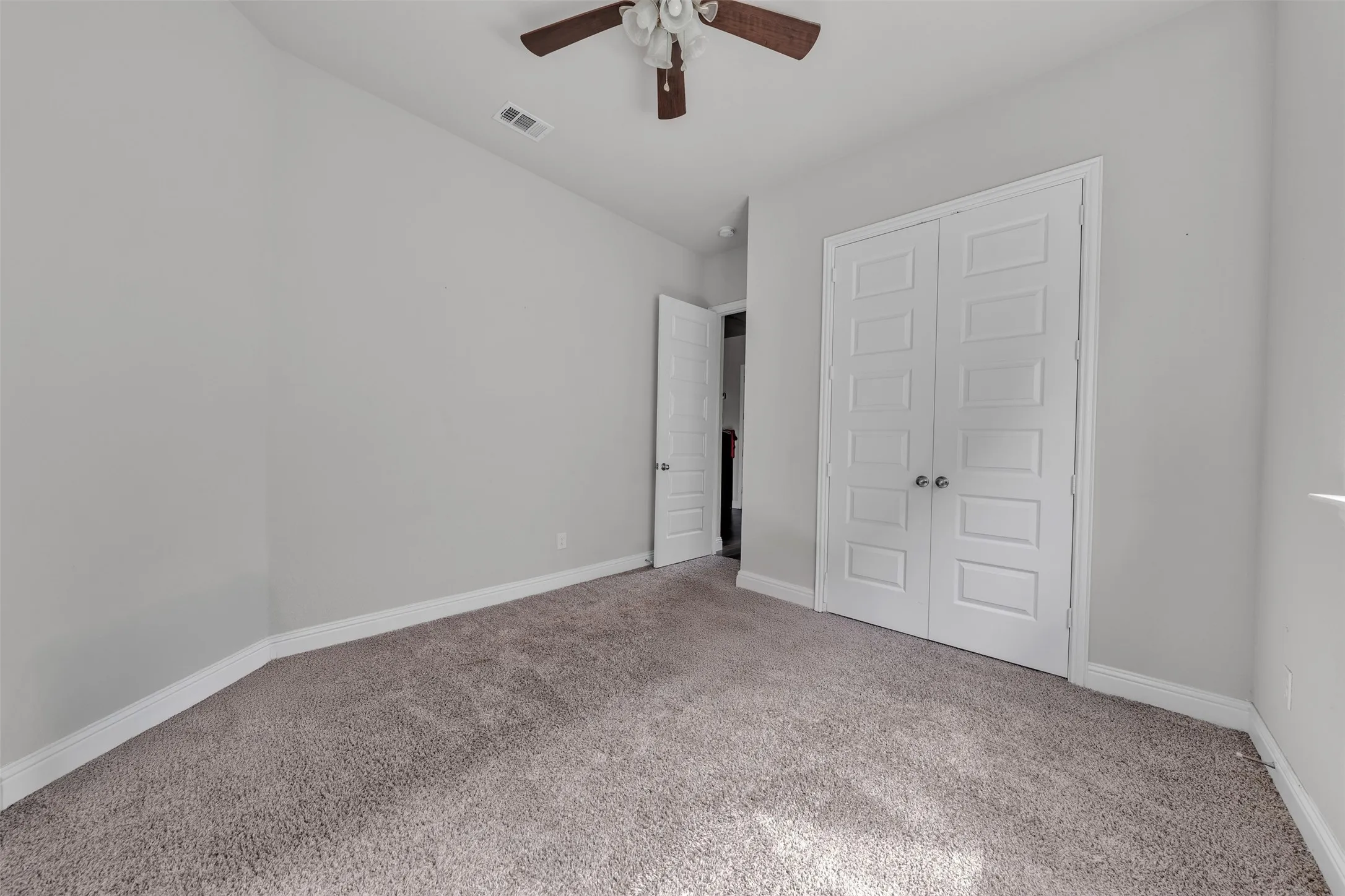 Single Family Residence For Sale in Ellis County , 1802 Graham Way, Mansfield, Texas 76063, 4 Bedroom, 3 Bathroom, 2 Garage spaces, 2,861 Sqft, built in 2021, Preowned, mls#21247003, Real Estate Agent in Mansfield, Homes For Sale in Ellis county, Homes For Sale in Mansfield, Realtor in Mansfield Texas, Real Estate Brokerage Independent Realty Texas, Luminita Cordes Realtor