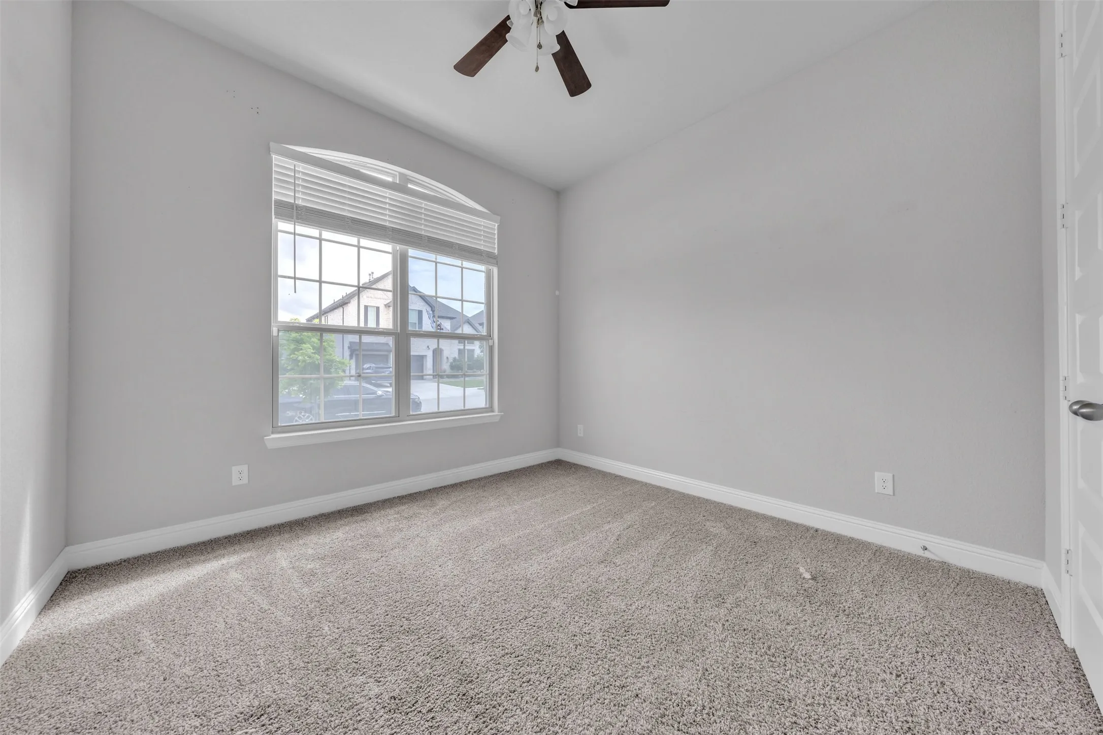 Single Family Residence For Sale in Ellis County , 1802 Graham Way, Mansfield, Texas 76063, 4 Bedroom, 3 Bathroom, 2 Garage spaces, 2,861 Sqft, built in 2021, Preowned, mls#21247003, Real Estate Agent in Mansfield, Homes For Sale in Ellis county, Homes For Sale in Mansfield, Realtor in Mansfield Texas, Real Estate Brokerage Independent Realty Texas, Luminita Cordes Realtor