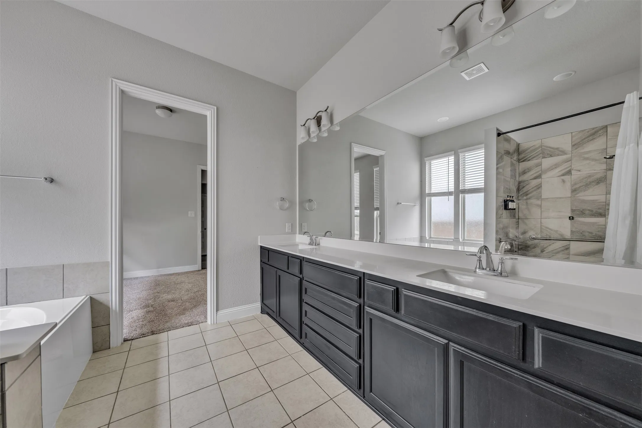 Single Family Residence For Sale in Ellis County , 1802 Graham Way, Mansfield, Texas 76063, 4 Bedroom, 3 Bathroom, 2 Garage spaces, 2,861 Sqft, built in 2021, Preowned, mls#21247003, Real Estate Agent in Mansfield, Homes For Sale in Ellis county, Homes For Sale in Mansfield, Realtor in Mansfield Texas, Real Estate Brokerage Independent Realty Texas, Luminita Cordes Realtor