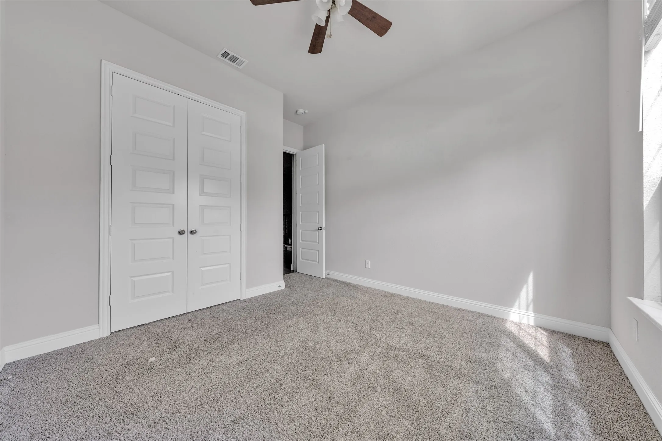 Single Family Residence For Sale in Ellis County , 1802 Graham Way, Mansfield, Texas 76063, 4 Bedroom, 3 Bathroom, 2 Garage spaces, 2,861 Sqft, built in 2021, Preowned, mls#21247003, Real Estate Agent in Mansfield, Homes For Sale in Ellis county, Homes For Sale in Mansfield, Realtor in Mansfield Texas, Real Estate Brokerage Independent Realty Texas, Luminita Cordes Realtor