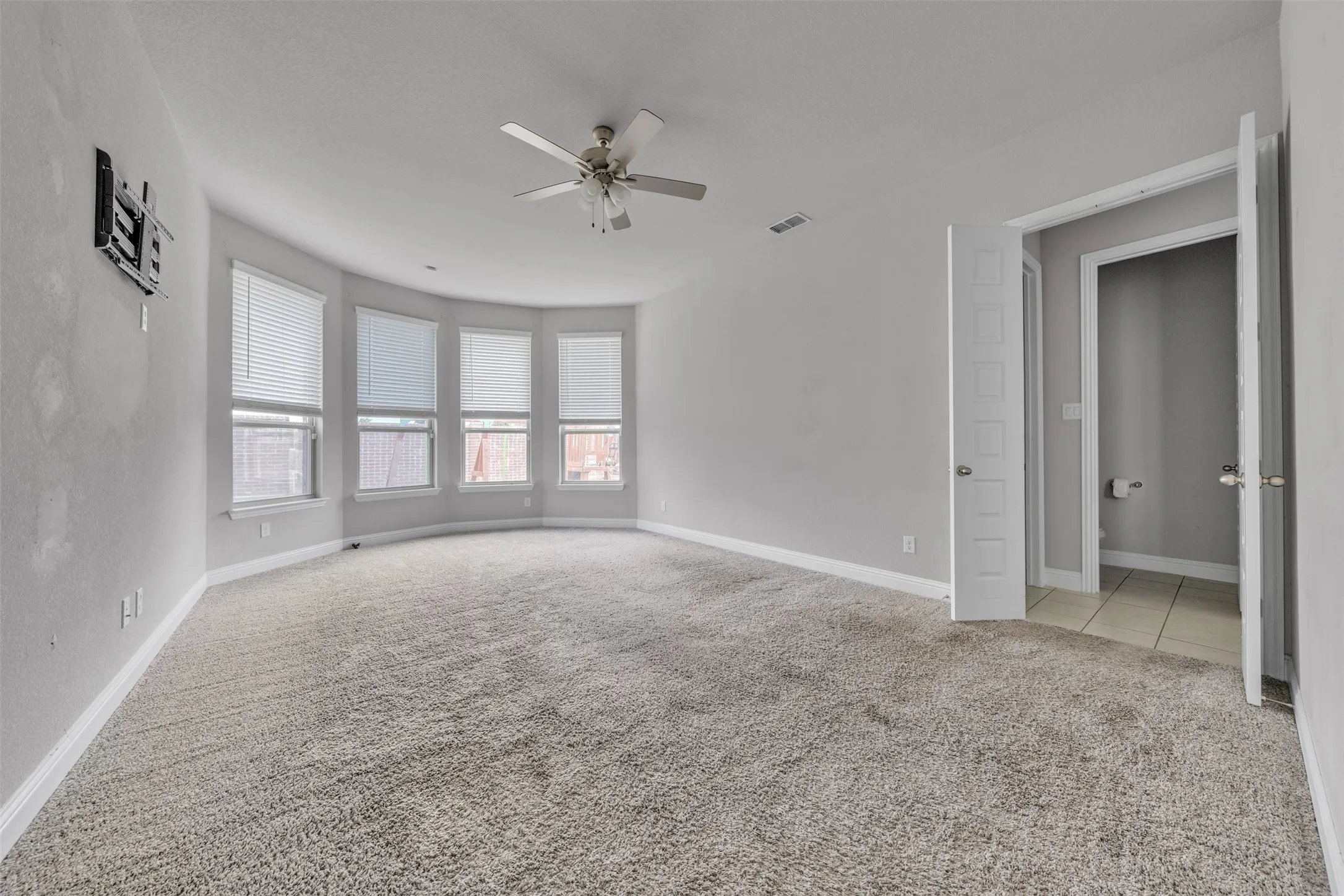 Single Family Residence For Sale in Ellis County , 1802 Graham Way, Mansfield, Texas 76063, 4 Bedroom, 3 Bathroom, 2 Garage spaces, 2,861 Sqft, built in 2021, Preowned, mls#21247003, Real Estate Agent in Mansfield, Homes For Sale in Ellis county, Homes For Sale in Mansfield, Realtor in Mansfield Texas, Real Estate Brokerage Independent Realty Texas, Luminita Cordes Realtor