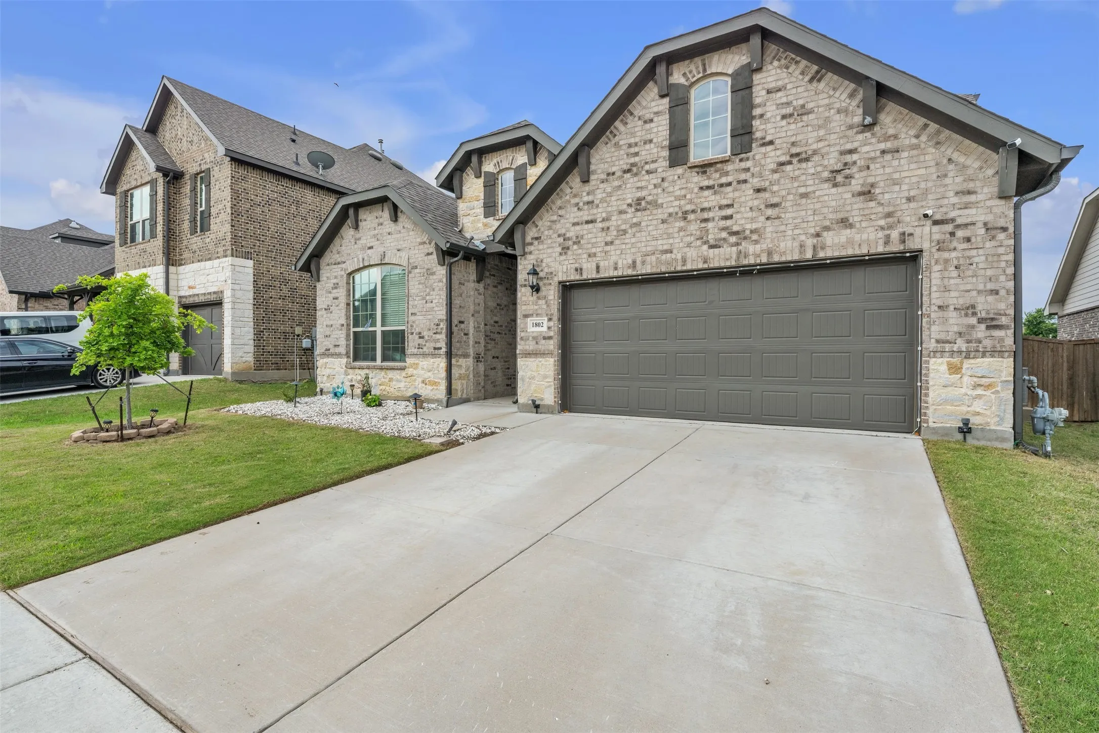 Single Family Residence For Sale in Ellis County , 1802 Graham Way, Mansfield, Texas 76063, 4 Bedroom, 3 Bathroom, 2 Garage spaces, 2,861 Sqft, built in 2021, Preowned, mls#21247003, Real Estate Agent in Mansfield, Homes For Sale in Ellis county, Homes For Sale in Mansfield, Realtor in Mansfield Texas, Real Estate Brokerage Independent Realty Texas, Luminita Cordes Realtor