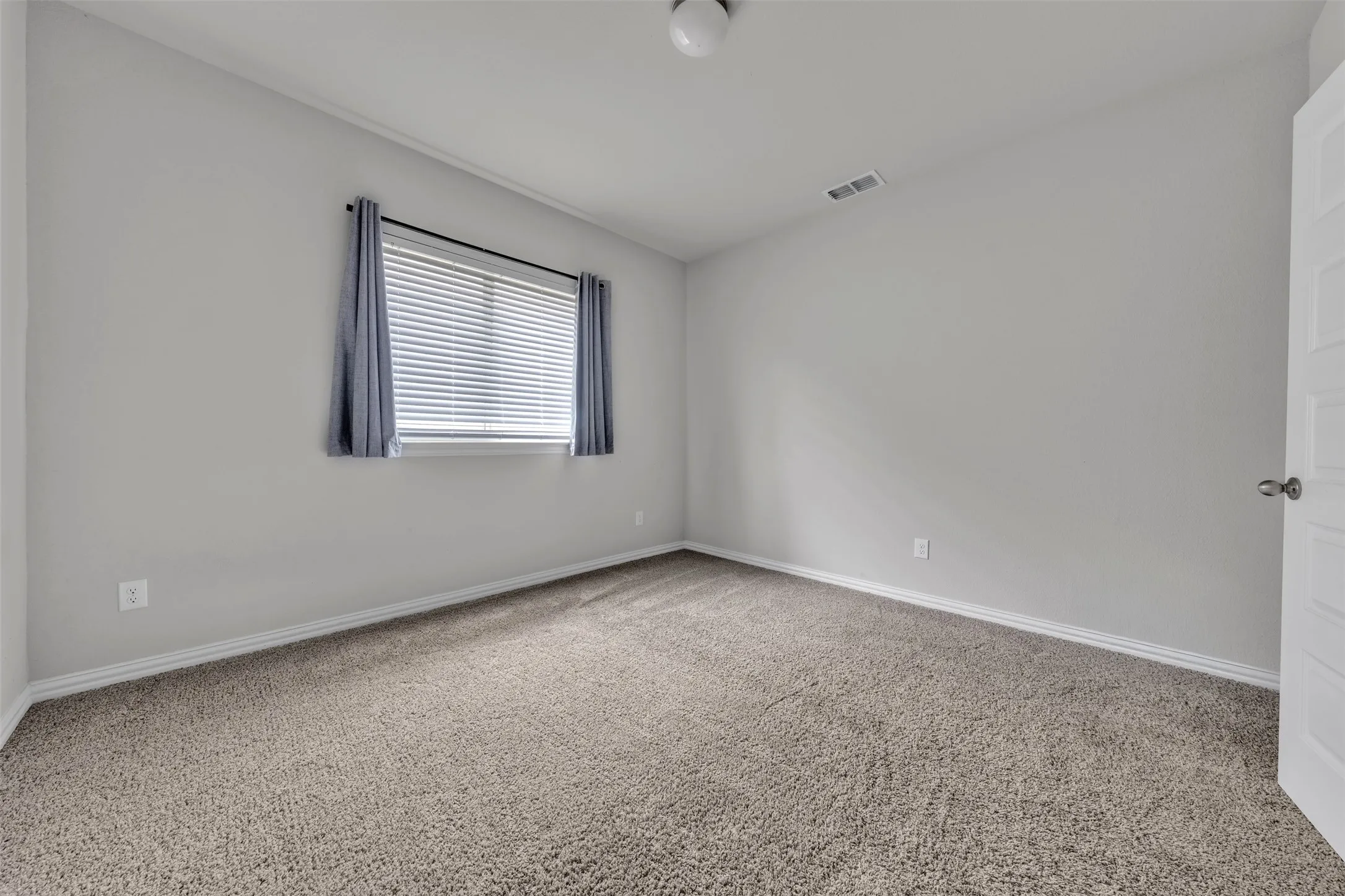 Single Family Residence For Sale in Ellis County , 1802 Graham Way, Mansfield, Texas 76063, 4 Bedroom, 3 Bathroom, 2 Garage spaces, 2,861 Sqft, built in 2021, Preowned, mls#21247003, Real Estate Agent in Mansfield, Homes For Sale in Ellis county, Homes For Sale in Mansfield, Realtor in Mansfield Texas, Real Estate Brokerage Independent Realty Texas, Luminita Cordes Realtor