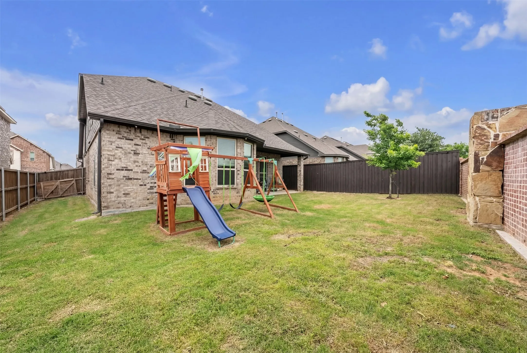 Single Family Residence For Sale in Ellis County , 1802 Graham Way, Mansfield, Texas 76063, 4 Bedroom, 3 Bathroom, 2 Garage spaces, 2,861 Sqft, built in 2021, Preowned, mls#21247003, Real Estate Agent in Mansfield, Homes For Sale in Ellis county, Homes For Sale in Mansfield, Realtor in Mansfield Texas, Real Estate Brokerage Independent Realty Texas, Luminita Cordes Realtor