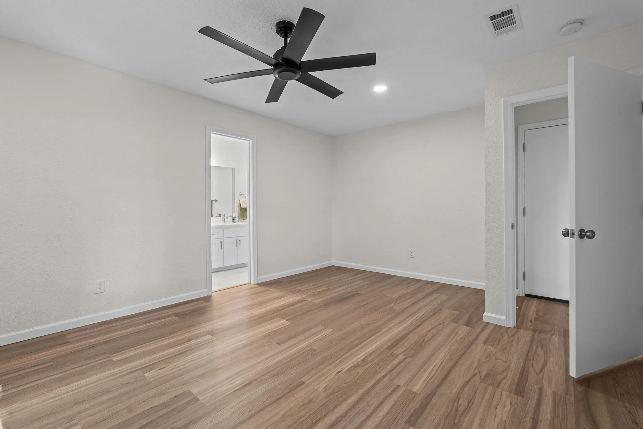 Single Family Residence For Sale in Parker County , 103 Camelot Drive, Weatherford, Texas 76086, 3 Bedroom, 2 Bathroom, 2 Garage spaces, 1,328 Sqft, built in 1982, mls#21240708, Real Estate Agent in Weatherford, Homes For Sale in Parker county, Homes For Sale in Weatherford, Realtor in Weatherford Texas, Real Estate Brokerage Independent Realty Texas, Luminita Cordes Realtor