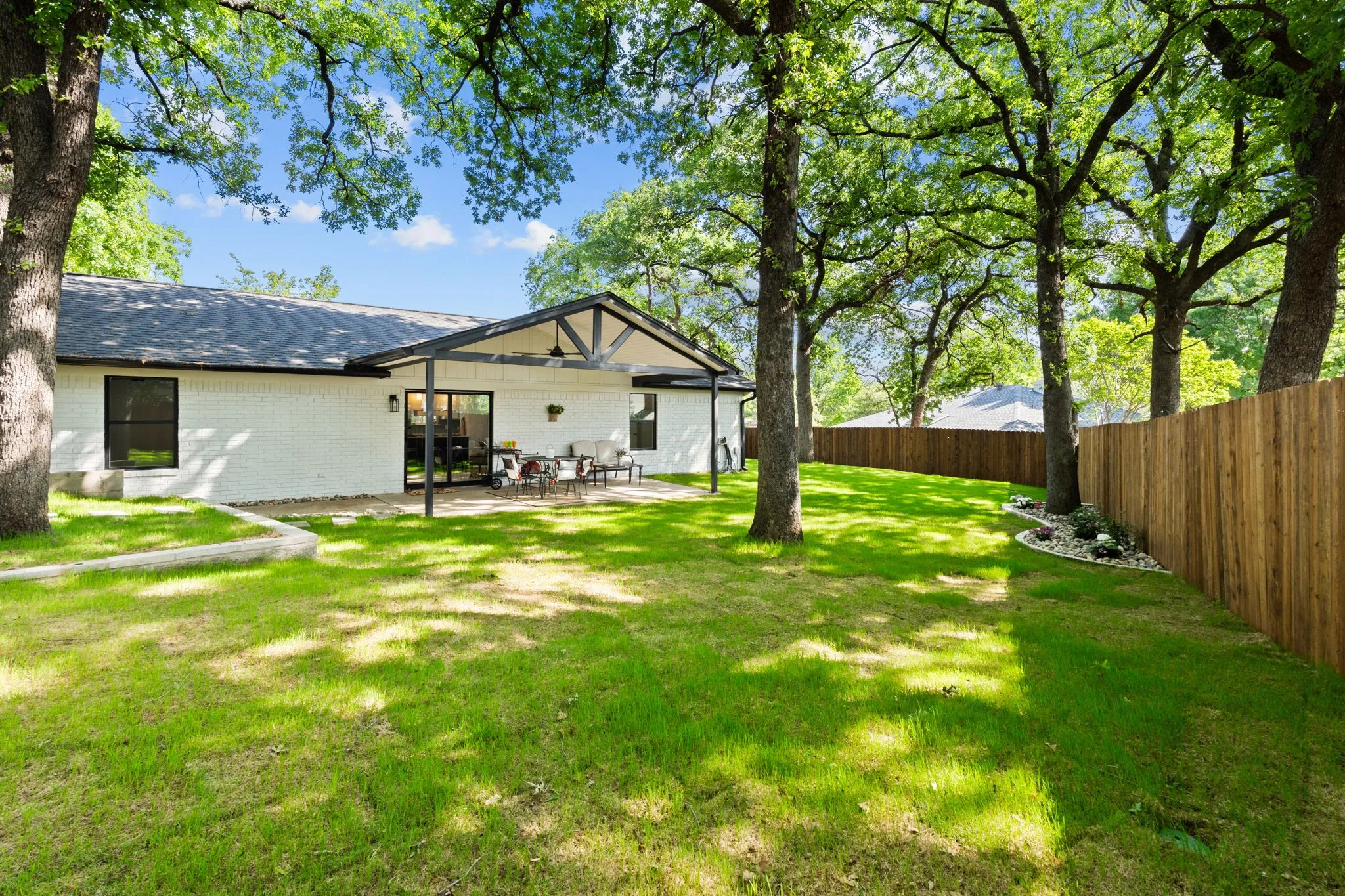 Single Family Residence For Sale in Parker County , 103 Camelot Drive, Weatherford, Texas 76086, 3 Bedroom, 2 Bathroom, 2 Garage spaces, 1,328 Sqft, built in 1982, mls#21240708, Real Estate Agent in Weatherford, Homes For Sale in Parker county, Homes For Sale in Weatherford, Realtor in Weatherford Texas, Real Estate Brokerage Independent Realty Texas, Luminita Cordes Realtor