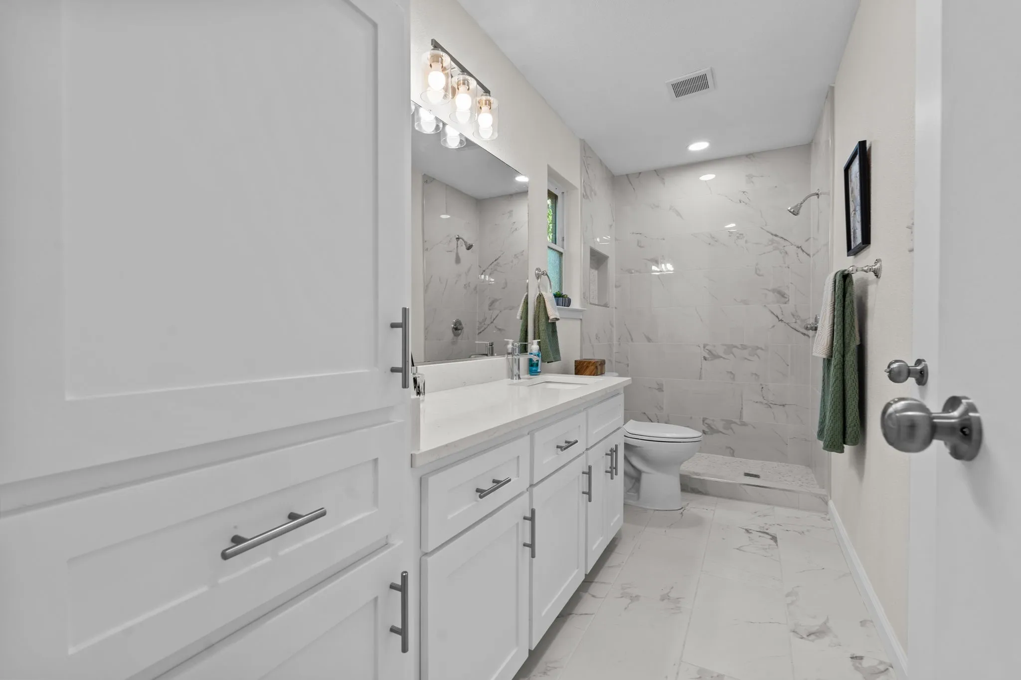 Single Family Residence For Sale in Parker County , 103 Camelot Drive, Weatherford, Texas 76086, 3 Bedroom, 2 Bathroom, 2 Garage spaces, 1,328 Sqft, built in 1982, mls#21240708, Real Estate Agent in Weatherford, Homes For Sale in Parker county, Homes For Sale in Weatherford, Realtor in Weatherford Texas, Real Estate Brokerage Independent Realty Texas, Luminita Cordes Realtor