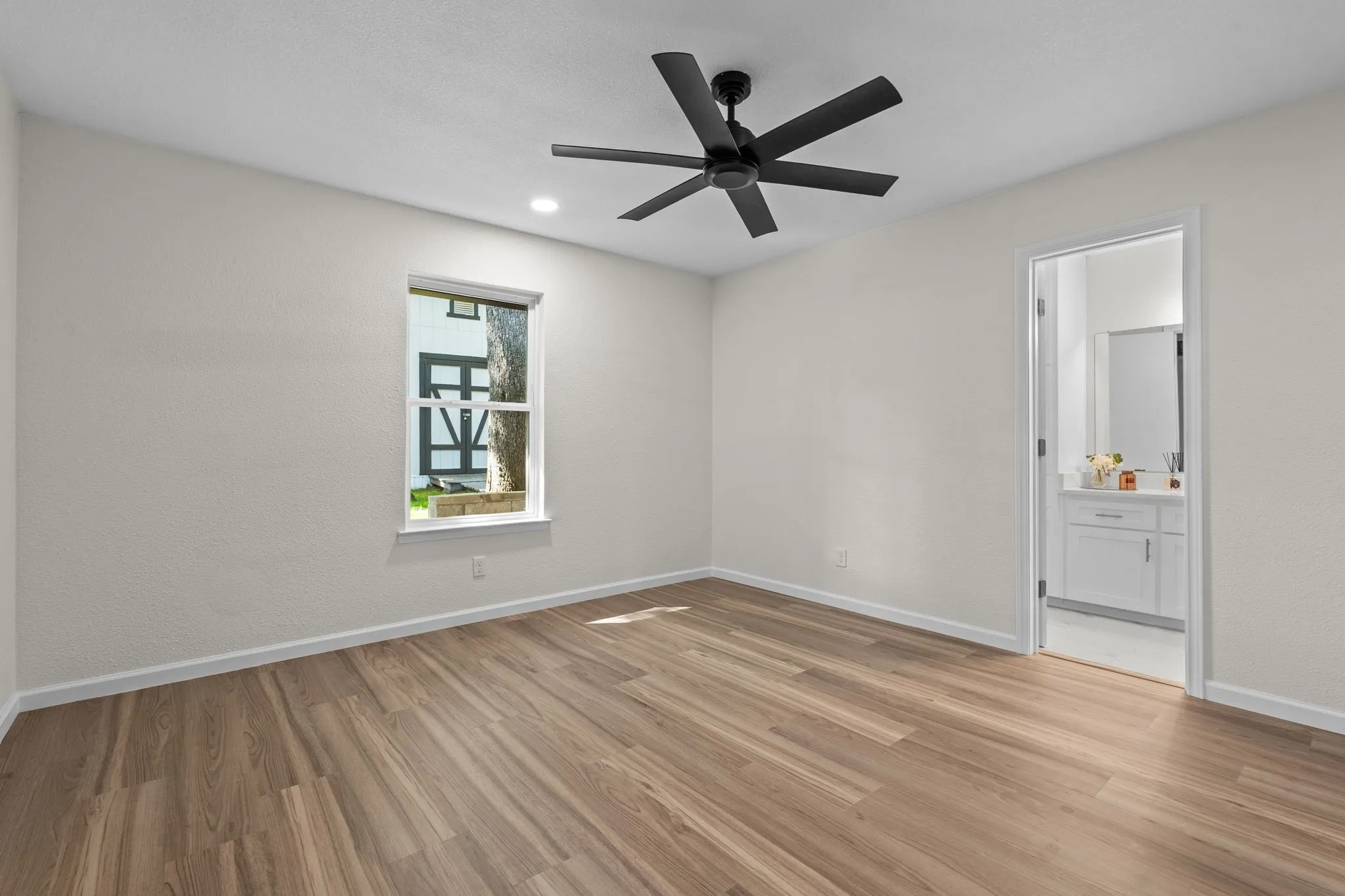 Single Family Residence For Sale in Parker County , 103 Camelot Drive, Weatherford, Texas 76086, 3 Bedroom, 2 Bathroom, 2 Garage spaces, 1,328 Sqft, built in 1982, mls#21240708, Real Estate Agent in Weatherford, Homes For Sale in Parker county, Homes For Sale in Weatherford, Realtor in Weatherford Texas, Real Estate Brokerage Independent Realty Texas, Luminita Cordes Realtor
