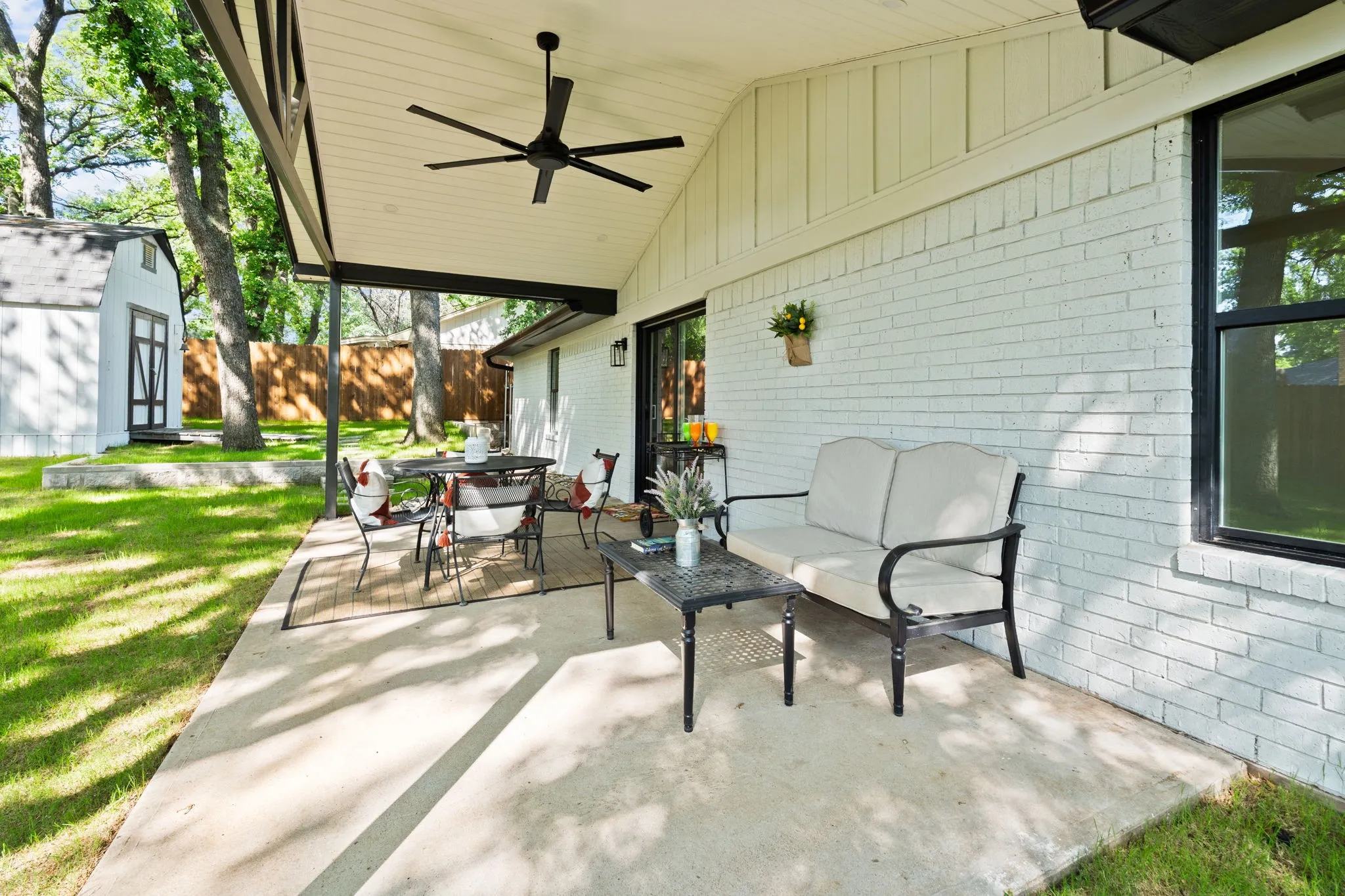 Single Family Residence For Sale in Parker County , 103 Camelot Drive, Weatherford, Texas 76086, 3 Bedroom, 2 Bathroom, 2 Garage spaces, 1,328 Sqft, built in 1982, mls#21240708, Real Estate Agent in Weatherford, Homes For Sale in Parker county, Homes For Sale in Weatherford, Realtor in Weatherford Texas, Real Estate Brokerage Independent Realty Texas, Luminita Cordes Realtor
