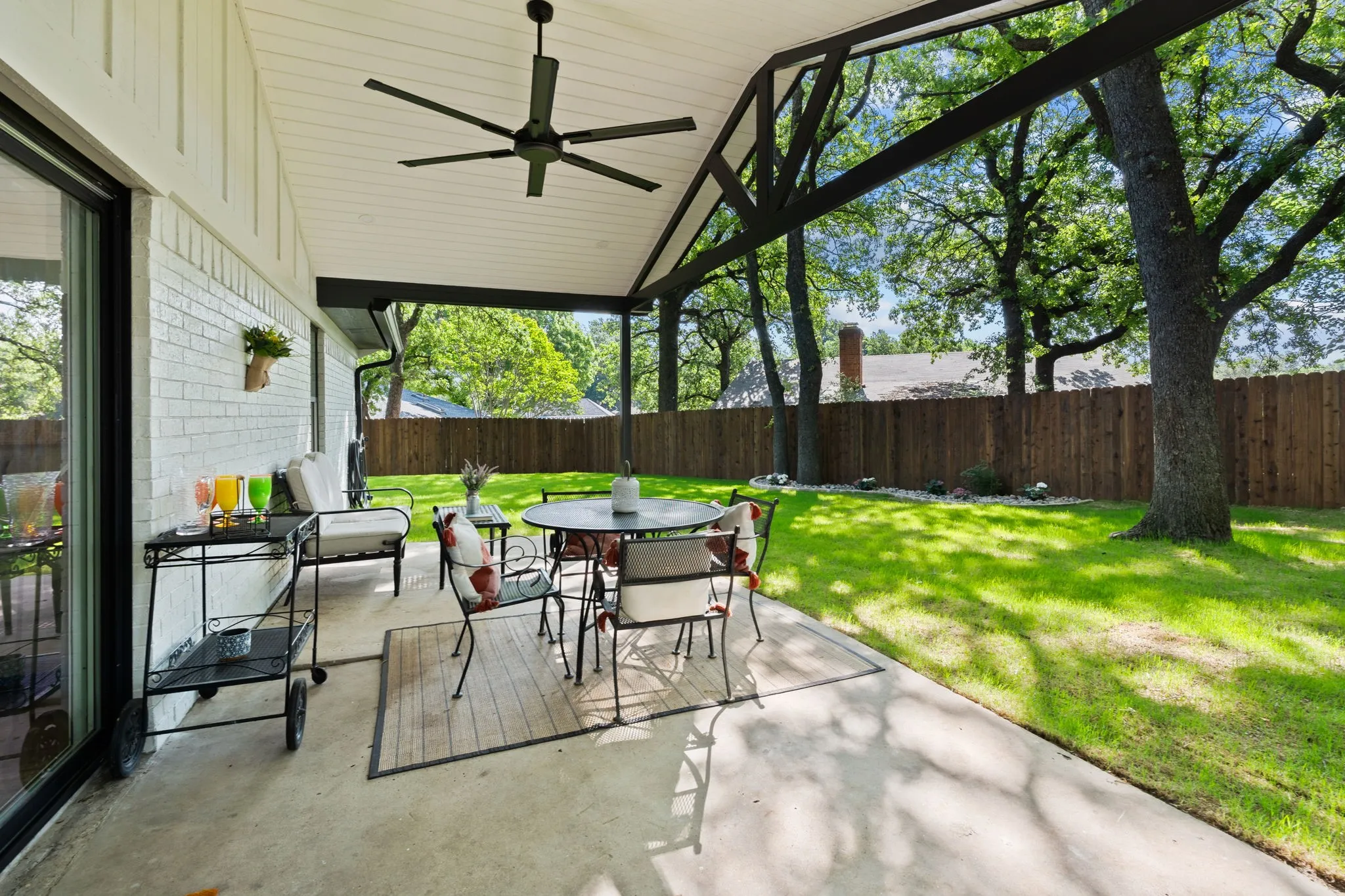 Single Family Residence For Sale in Parker County , 103 Camelot Drive, Weatherford, Texas 76086, 3 Bedroom, 2 Bathroom, 2 Garage spaces, 1,328 Sqft, built in 1982, mls#21240708, Real Estate Agent in Weatherford, Homes For Sale in Parker county, Homes For Sale in Weatherford, Realtor in Weatherford Texas, Real Estate Brokerage Independent Realty Texas, Luminita Cordes Realtor