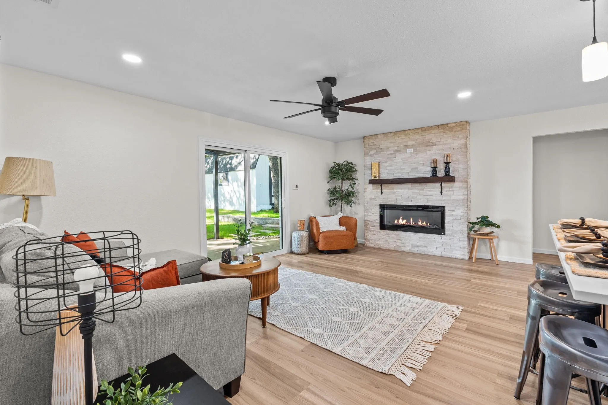 Single Family Residence For Sale in Parker County , 103 Camelot Drive, Weatherford, Texas 76086, 3 Bedroom, 2 Bathroom, 2 Garage spaces, 1,328 Sqft, built in 1982, mls#21240708, Real Estate Agent in Weatherford, Homes For Sale in Parker county, Homes For Sale in Weatherford, Realtor in Weatherford Texas, Real Estate Brokerage Independent Realty Texas, Luminita Cordes Realtor