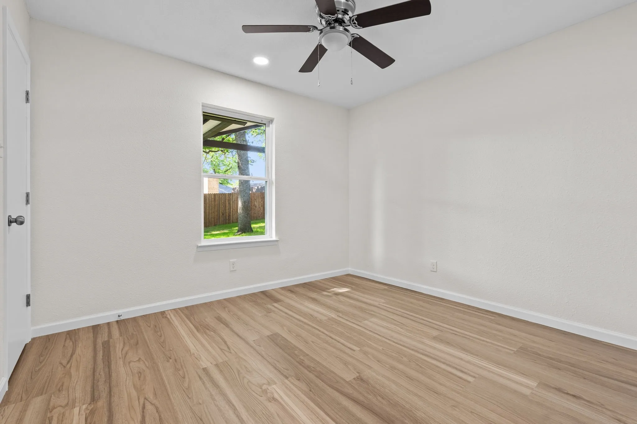 Single Family Residence For Sale in Parker County , 103 Camelot Drive, Weatherford, Texas 76086, 3 Bedroom, 2 Bathroom, 2 Garage spaces, 1,328 Sqft, built in 1982, mls#21240708, Real Estate Agent in Weatherford, Homes For Sale in Parker county, Homes For Sale in Weatherford, Realtor in Weatherford Texas, Real Estate Brokerage Independent Realty Texas, Luminita Cordes Realtor