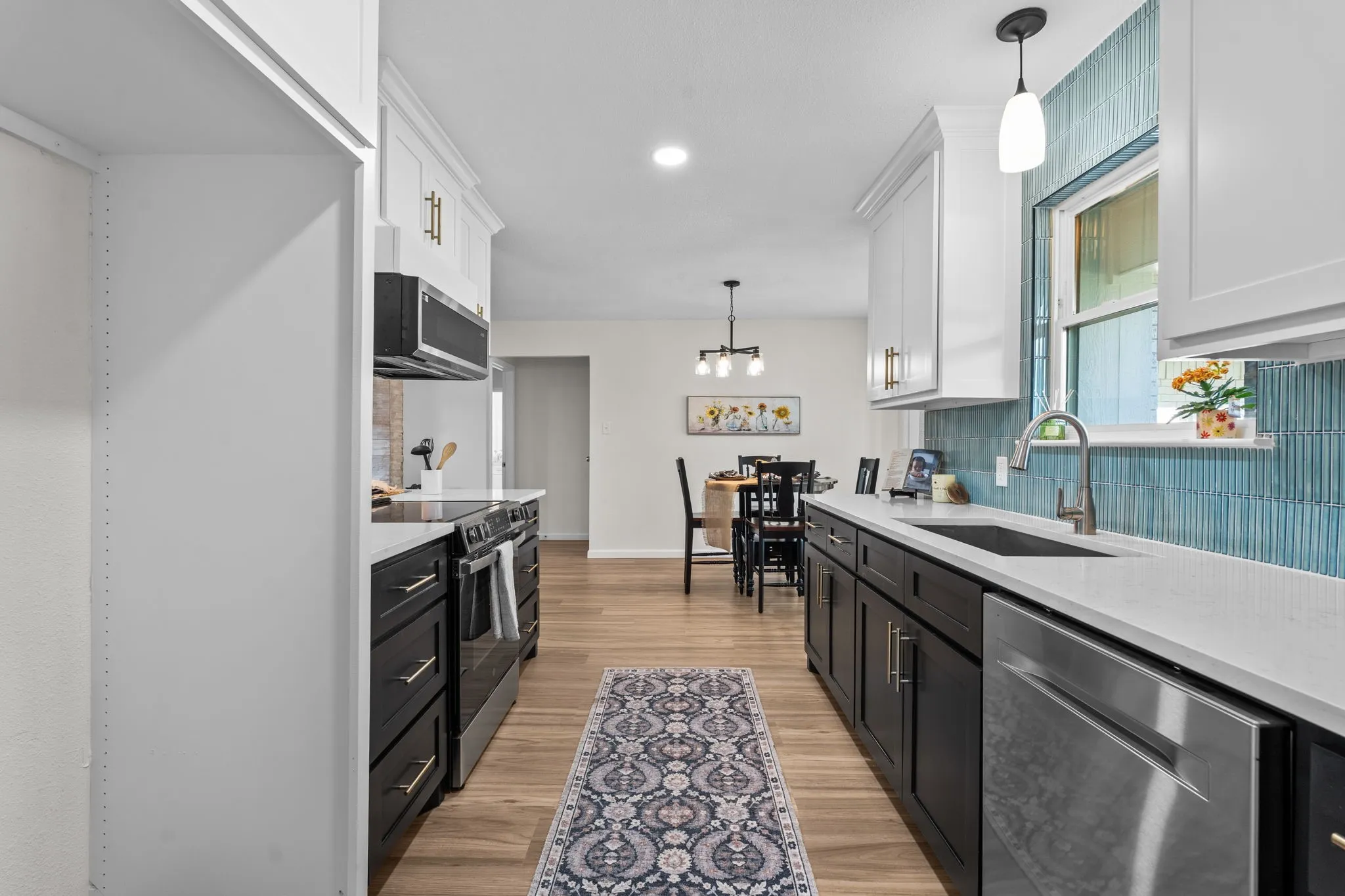 Single Family Residence For Sale in Parker County , 103 Camelot Drive, Weatherford, Texas 76086, 3 Bedroom, 2 Bathroom, 2 Garage spaces, 1,328 Sqft, built in 1982, mls#21240708, Real Estate Agent in Weatherford, Homes For Sale in Parker county, Homes For Sale in Weatherford, Realtor in Weatherford Texas, Real Estate Brokerage Independent Realty Texas, Luminita Cordes Realtor