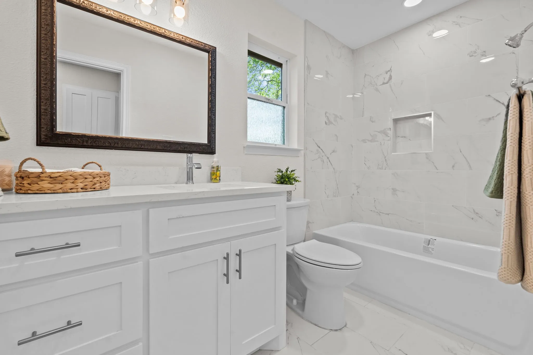 Single Family Residence For Sale in Parker County , 103 Camelot Drive, Weatherford, Texas 76086, 3 Bedroom, 2 Bathroom, 2 Garage spaces, 1,328 Sqft, built in 1982, mls#21240708, Real Estate Agent in Weatherford, Homes For Sale in Parker county, Homes For Sale in Weatherford, Realtor in Weatherford Texas, Real Estate Brokerage Independent Realty Texas, Luminita Cordes Realtor