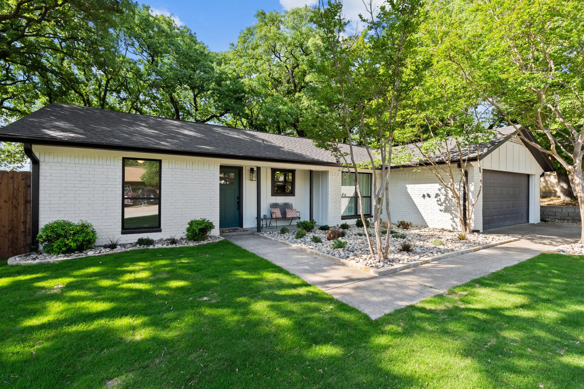 Single Family Residence For Sale in Parker County , 103 Camelot Drive, Weatherford, Texas 76086, 3 Bedroom, 2 Bathroom, 2 Garage spaces, 1,328 Sqft, built in 1982, mls#21240708, Real Estate Agent in Weatherford, Homes For Sale in Parker county, Homes For Sale in Weatherford, Realtor in Weatherford Texas, Real Estate Brokerage Independent Realty Texas, Luminita Cordes Realtor