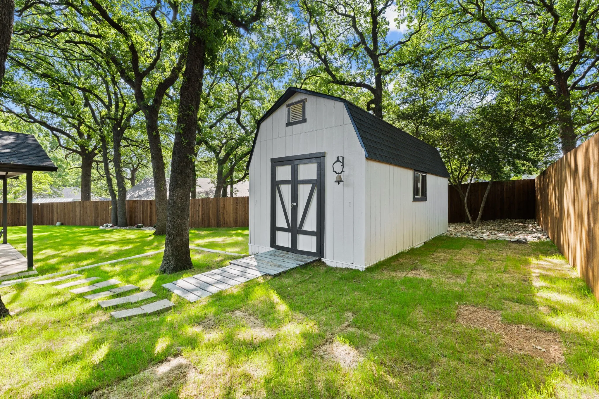 Single Family Residence For Sale in Parker County , 103 Camelot Drive, Weatherford, Texas 76086, 3 Bedroom, 2 Bathroom, 2 Garage spaces, 1,328 Sqft, built in 1982, mls#21240708, Real Estate Agent in Weatherford, Homes For Sale in Parker county, Homes For Sale in Weatherford, Realtor in Weatherford Texas, Real Estate Brokerage Independent Realty Texas, Luminita Cordes Realtor
