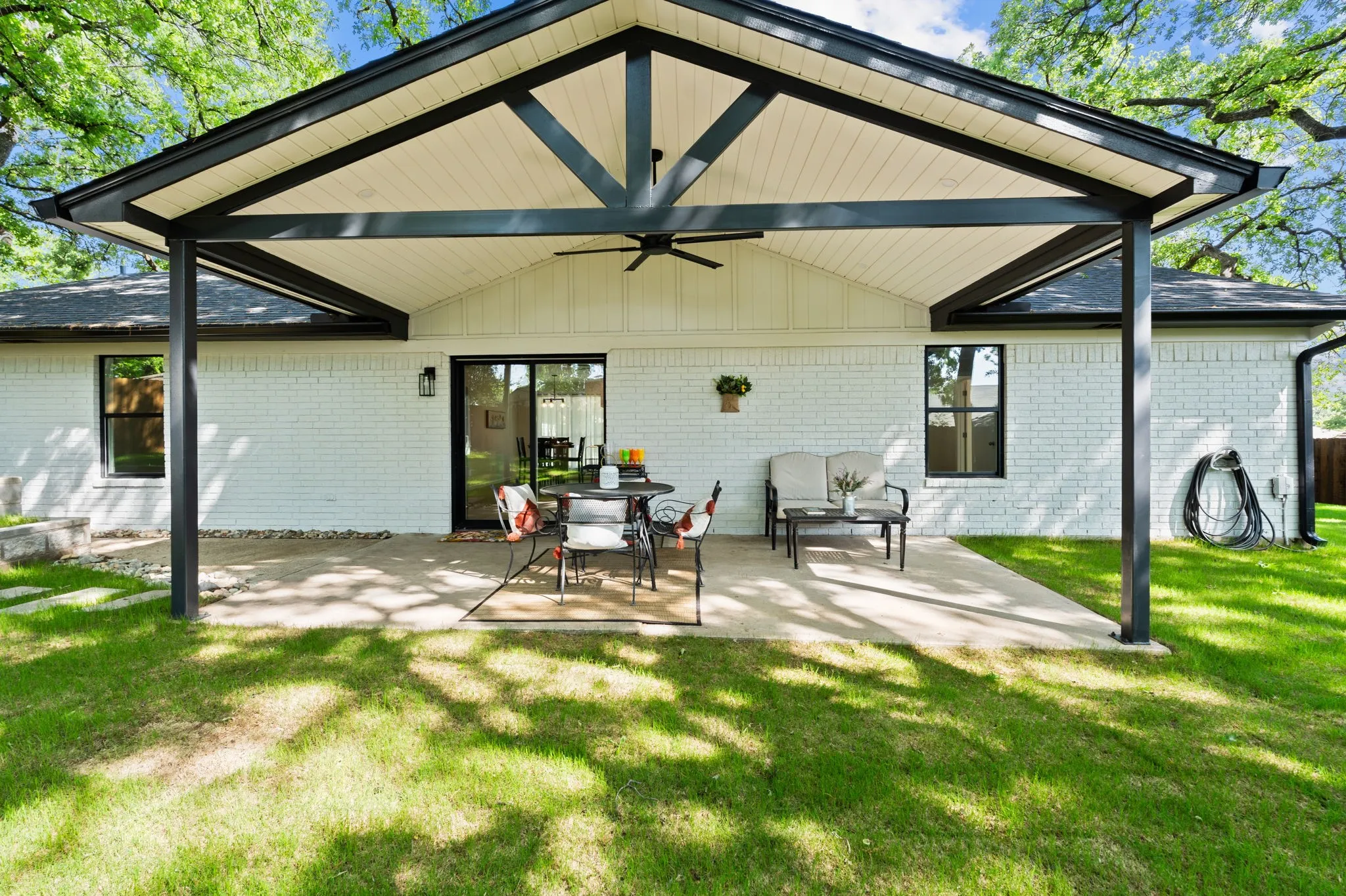 Single Family Residence For Sale in Parker County , 103 Camelot Drive, Weatherford, Texas 76086, 3 Bedroom, 2 Bathroom, 2 Garage spaces, 1,328 Sqft, built in 1982, mls#21240708, Real Estate Agent in Weatherford, Homes For Sale in Parker county, Homes For Sale in Weatherford, Realtor in Weatherford Texas, Real Estate Brokerage Independent Realty Texas, Luminita Cordes Realtor