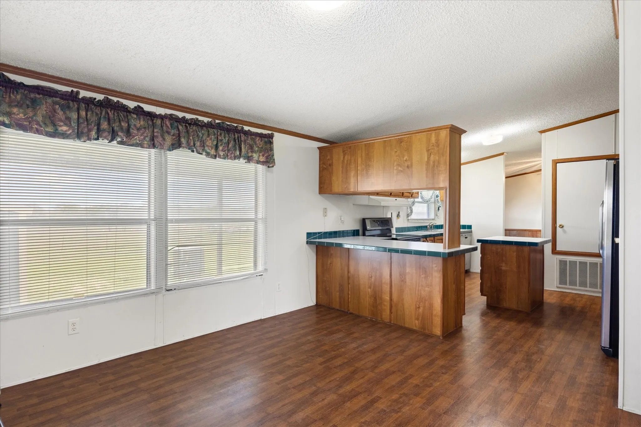 Mobile Home For Sale in Hood County , 6931 Tin Top Highway, Weatherford, Texas 76087, 4 Bedroom, 3 Bathroom, Garage spaces, 2,128 Sqft, built in 1998, mls#21252439, Real Estate Agent in Weatherford, Homes For Sale in Hood county, Homes For Sale in Weatherford, Realtor in Weatherford Texas, Real Estate Brokerage Independent Realty Texas, Luminita Cordes Realtor