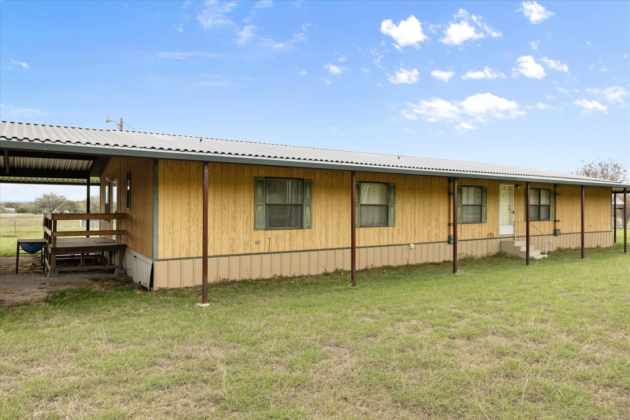 Mobile Home For Sale in Hood County , 6931 Tin Top Highway, Weatherford, Texas 76087, 4 Bedroom, 3 Bathroom, Garage spaces, 2,128 Sqft, built in 1998, mls#21252439, Real Estate Agent in Weatherford, Homes For Sale in Hood county, Homes For Sale in Weatherford, Realtor in Weatherford Texas, Real Estate Brokerage Independent Realty Texas, Luminita Cordes Realtor