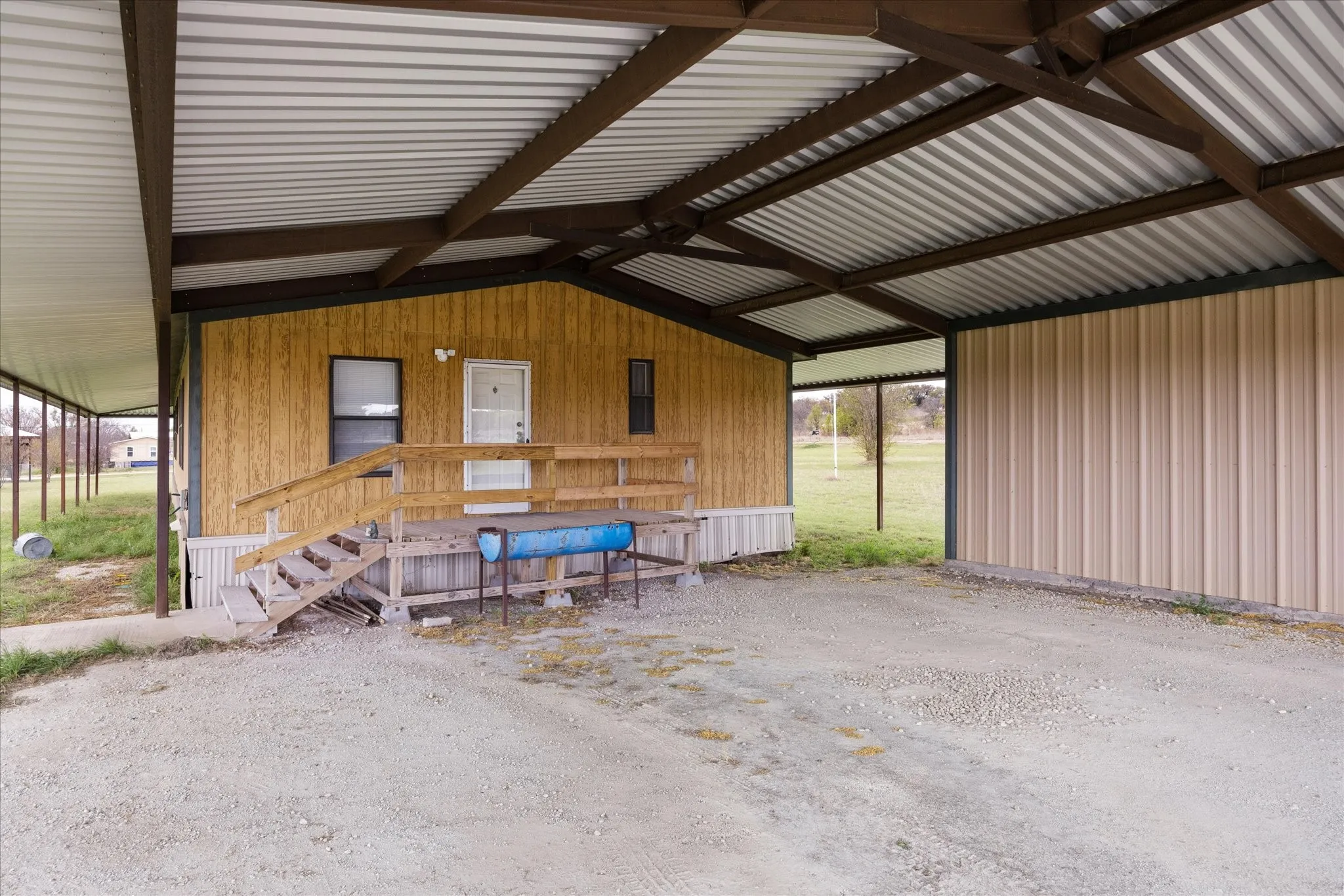 Mobile Home For Sale in Hood County , 6931 Tin Top Highway, Weatherford, Texas 76087, 4 Bedroom, 3 Bathroom, Garage spaces, 2,128 Sqft, built in 1998, mls#21252439, Real Estate Agent in Weatherford, Homes For Sale in Hood county, Homes For Sale in Weatherford, Realtor in Weatherford Texas, Real Estate Brokerage Independent Realty Texas, Luminita Cordes Realtor