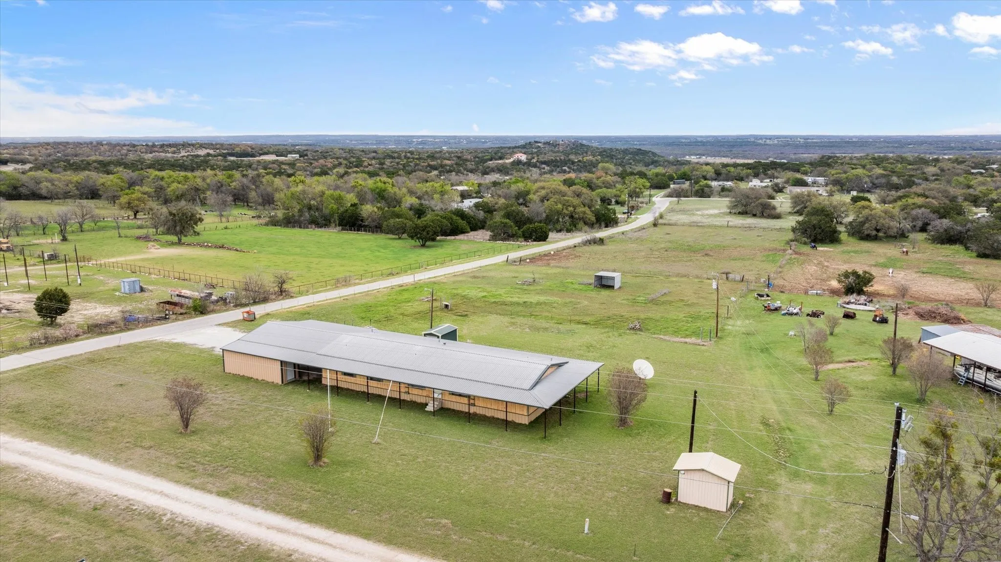 Mobile Home For Sale in Hood County , 6931 Tin Top Highway, Weatherford, Texas 76087, 4 Bedroom, 3 Bathroom, Garage spaces, 2,128 Sqft, built in 1998, mls#21252439, Real Estate Agent in Weatherford, Homes For Sale in Hood county, Homes For Sale in Weatherford, Realtor in Weatherford Texas, Real Estate Brokerage Independent Realty Texas, Luminita Cordes Realtor