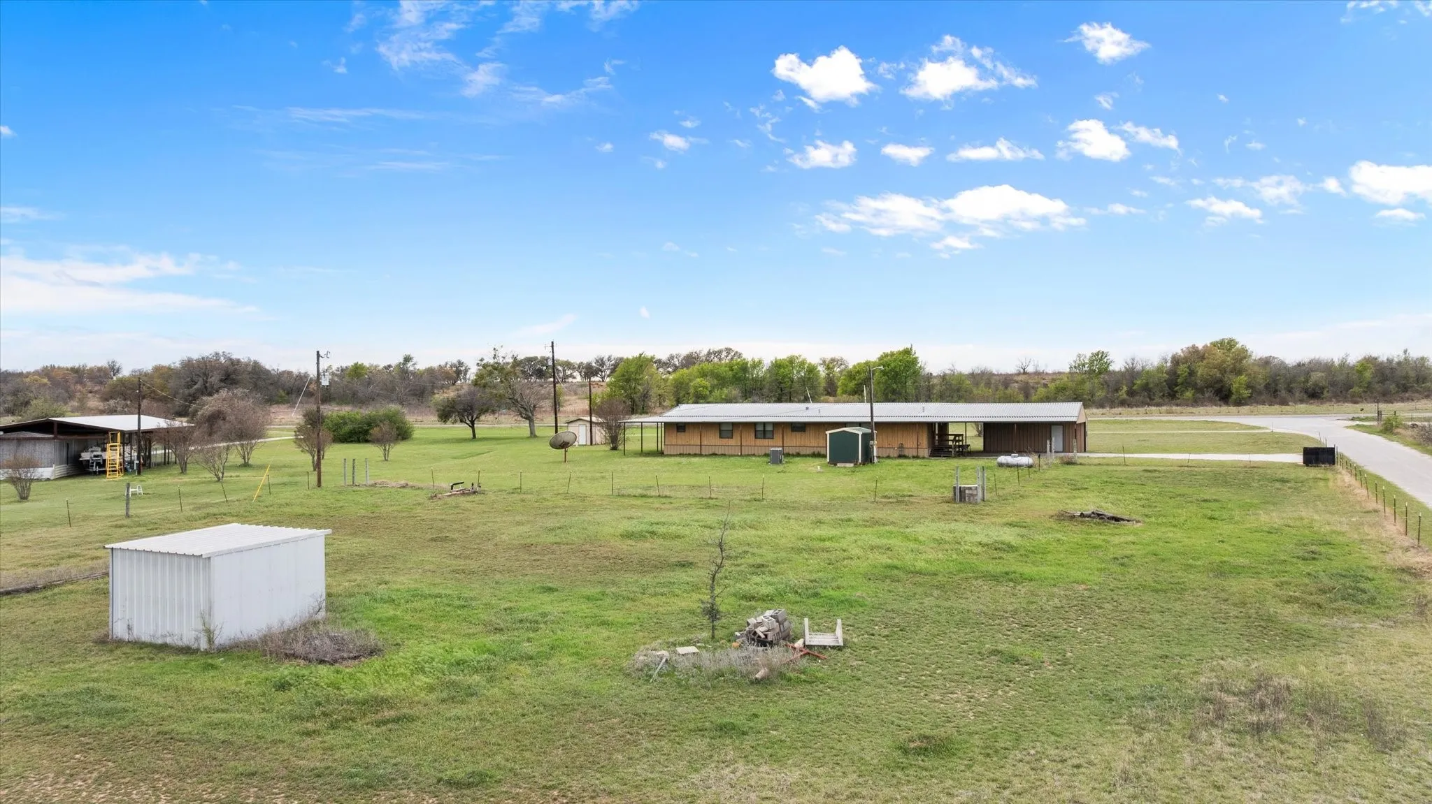 Mobile Home For Sale in Hood County , 6931 Tin Top Highway, Weatherford, Texas 76087, 4 Bedroom, 3 Bathroom, Garage spaces, 2,128 Sqft, built in 1998, mls#21252439, Real Estate Agent in Weatherford, Homes For Sale in Hood county, Homes For Sale in Weatherford, Realtor in Weatherford Texas, Real Estate Brokerage Independent Realty Texas, Luminita Cordes Realtor