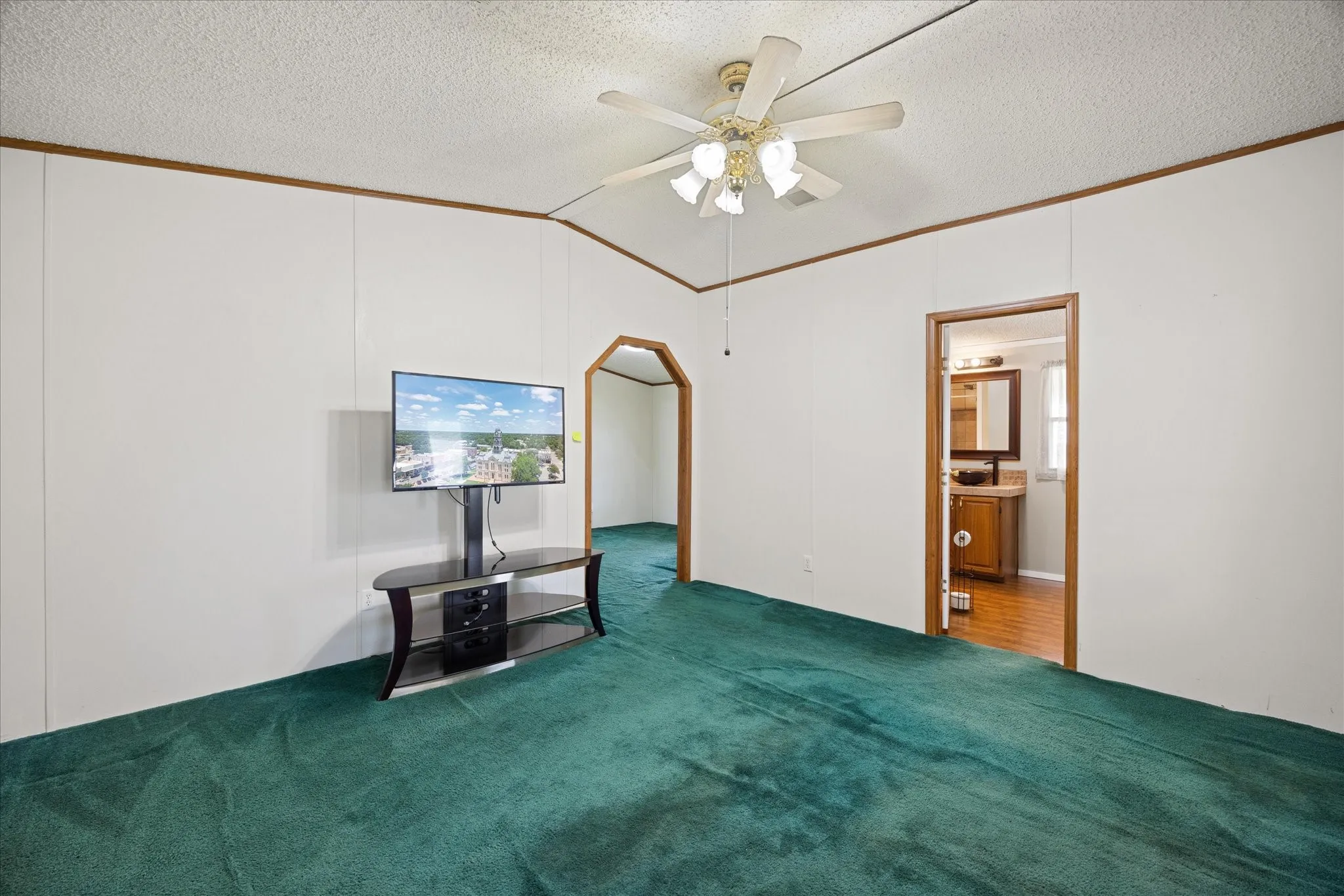 Mobile Home For Sale in Hood County , 6931 Tin Top Highway, Weatherford, Texas 76087, 4 Bedroom, 3 Bathroom, Garage spaces, 2,128 Sqft, built in 1998, mls#21252439, Real Estate Agent in Weatherford, Homes For Sale in Hood county, Homes For Sale in Weatherford, Realtor in Weatherford Texas, Real Estate Brokerage Independent Realty Texas, Luminita Cordes Realtor