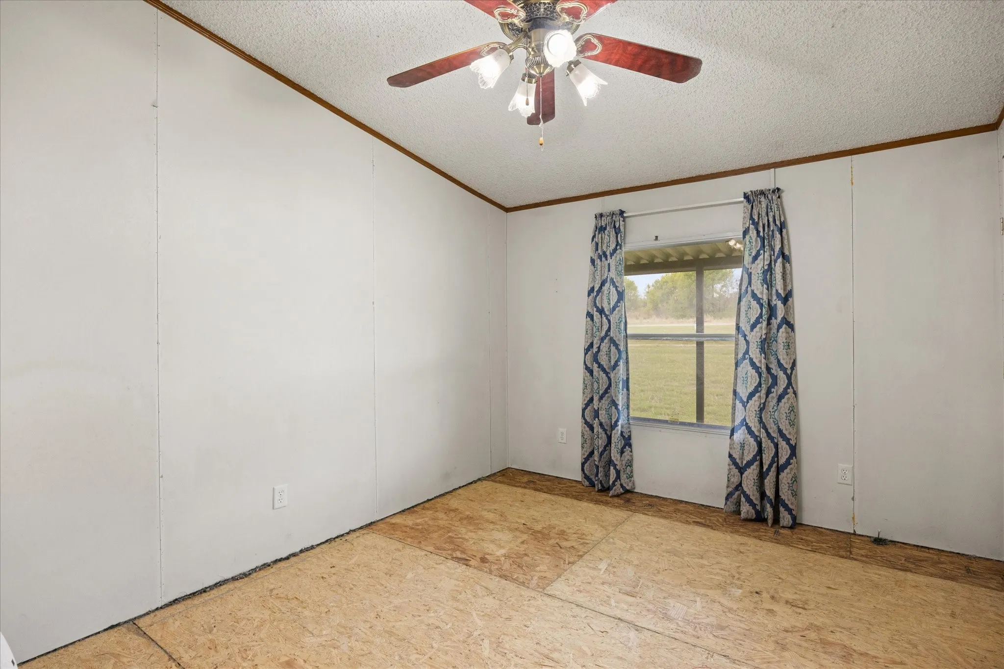 Mobile Home For Sale in Hood County , 6931 Tin Top Highway, Weatherford, Texas 76087, 4 Bedroom, 3 Bathroom, Garage spaces, 2,128 Sqft, built in 1998, mls#21252439, Real Estate Agent in Weatherford, Homes For Sale in Hood county, Homes For Sale in Weatherford, Realtor in Weatherford Texas, Real Estate Brokerage Independent Realty Texas, Luminita Cordes Realtor