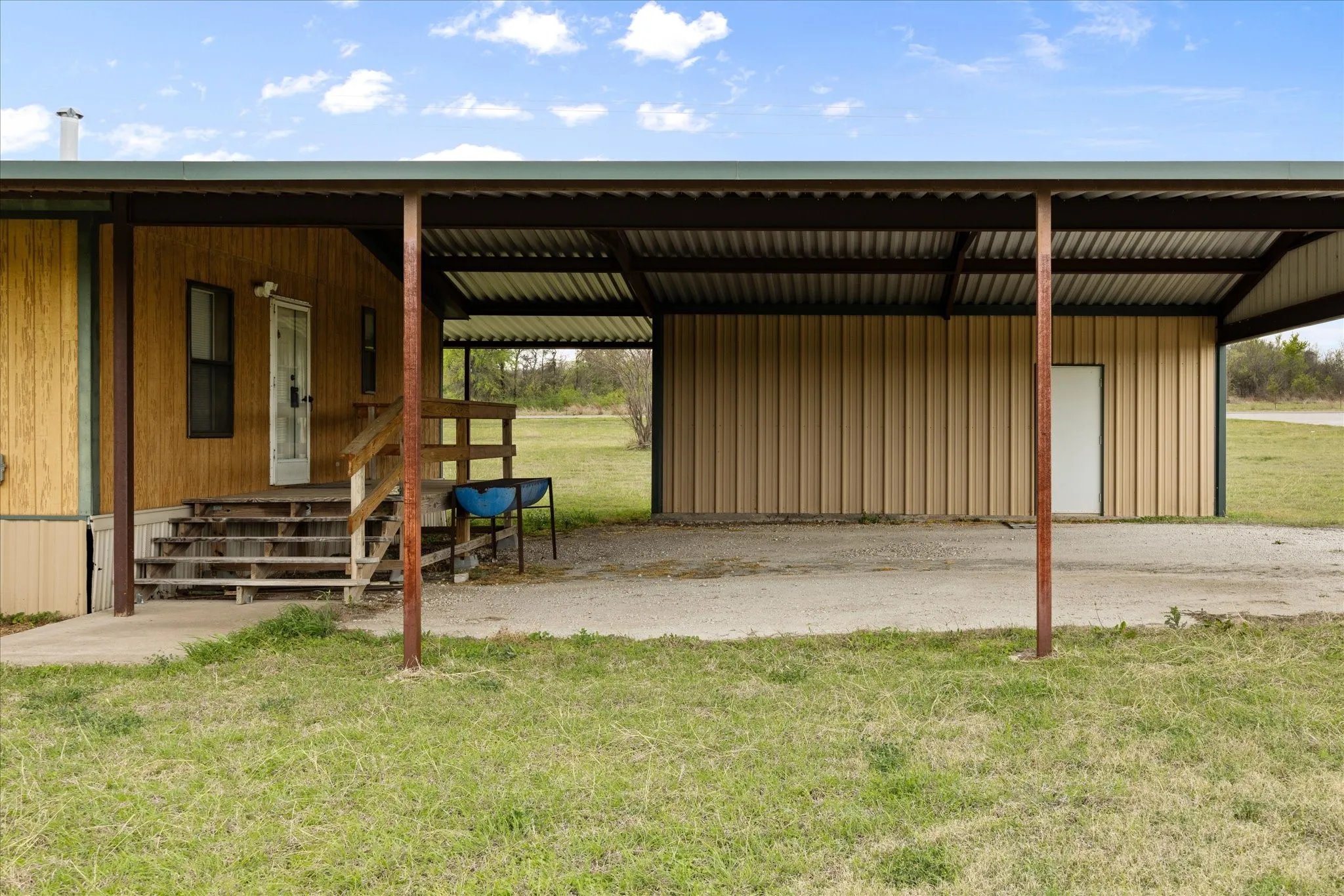 Mobile Home For Sale in Hood County , 6931 Tin Top Highway, Weatherford, Texas 76087, 4 Bedroom, 3 Bathroom, Garage spaces, 2,128 Sqft, built in 1998, mls#21252439, Real Estate Agent in Weatherford, Homes For Sale in Hood county, Homes For Sale in Weatherford, Realtor in Weatherford Texas, Real Estate Brokerage Independent Realty Texas, Luminita Cordes Realtor