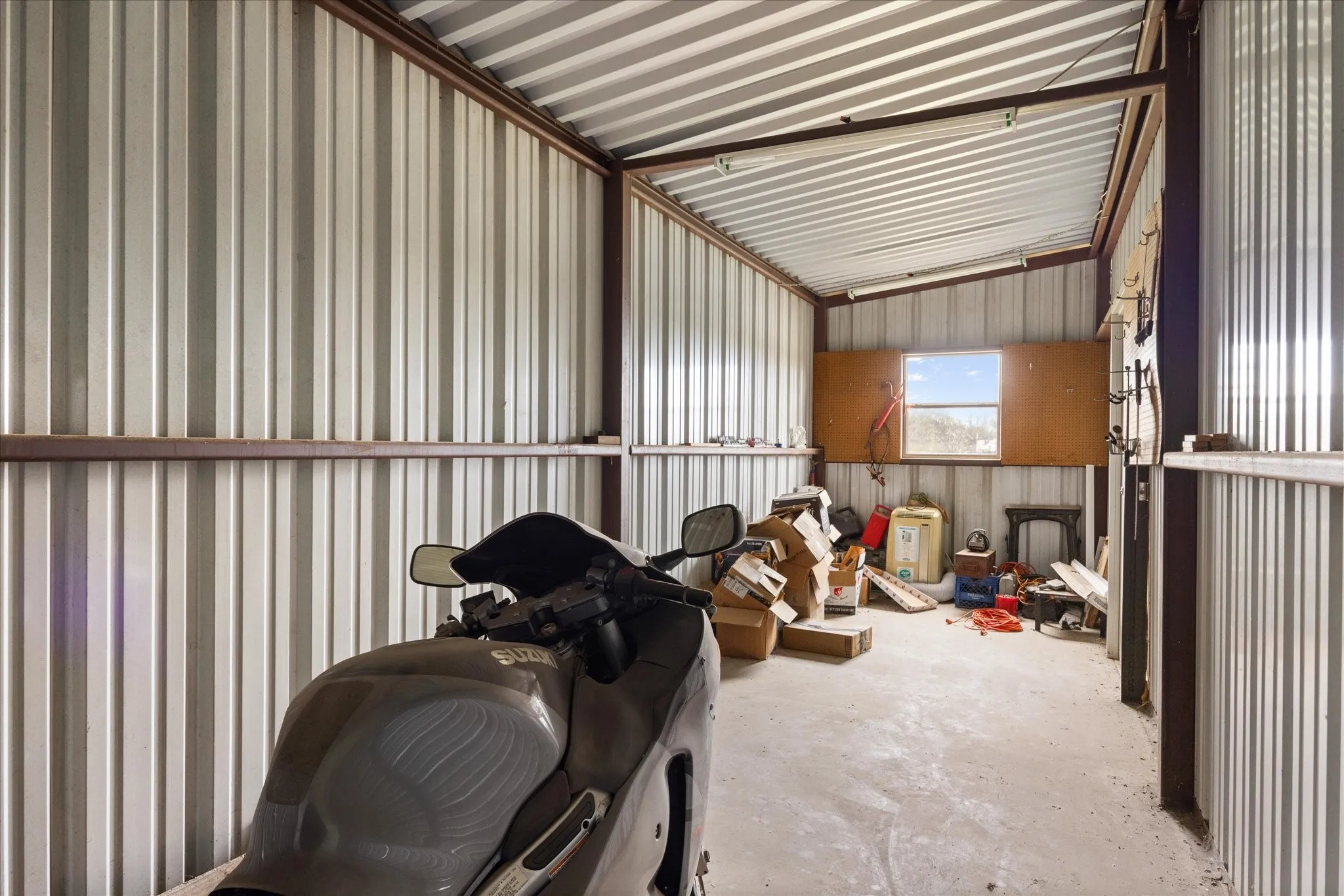 Mobile Home For Sale in Hood County , 6931 Tin Top Highway, Weatherford, Texas 76087, 4 Bedroom, 3 Bathroom, Garage spaces, 2,128 Sqft, built in 1998, mls#21252439, Real Estate Agent in Weatherford, Homes For Sale in Hood county, Homes For Sale in Weatherford, Realtor in Weatherford Texas, Real Estate Brokerage Independent Realty Texas, Luminita Cordes Realtor