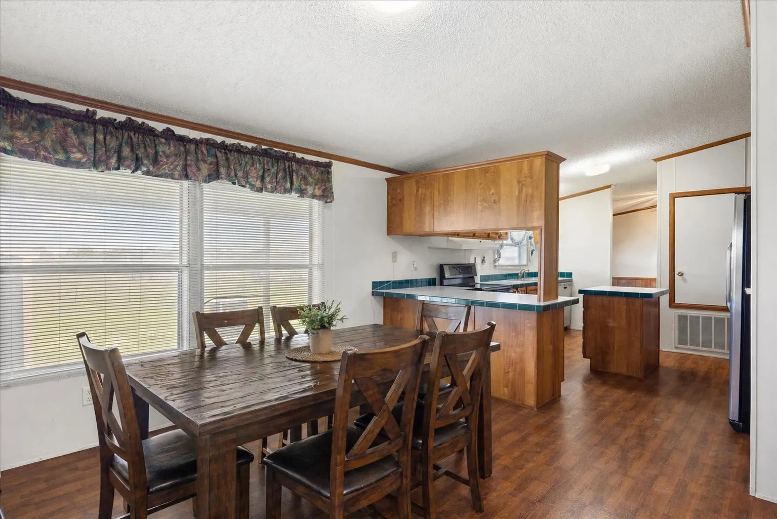 Mobile Home For Sale in Hood County , 6931 Tin Top Highway, Weatherford, Texas 76087, 4 Bedroom, 3 Bathroom, Garage spaces, 2,128 Sqft, built in 1998, mls#21252439, Real Estate Agent in Weatherford, Homes For Sale in Hood county, Homes For Sale in Weatherford, Realtor in Weatherford Texas, Real Estate Brokerage Independent Realty Texas, Luminita Cordes Realtor