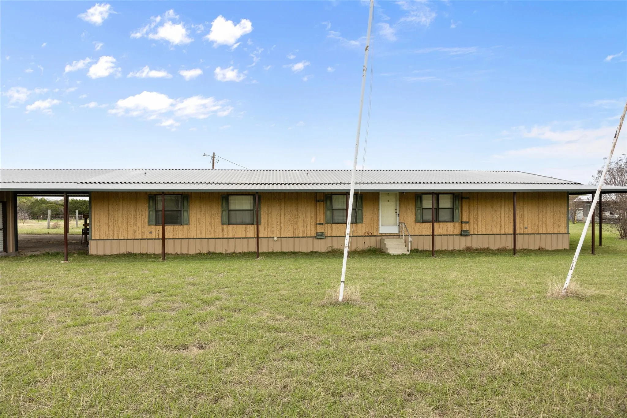 Mobile Home For Sale in Hood County , 6931 Tin Top Highway, Weatherford, Texas 76087, 4 Bedroom, 3 Bathroom, Garage spaces, 2,128 Sqft, built in 1998, mls#21252439, Real Estate Agent in Weatherford, Homes For Sale in Hood county, Homes For Sale in Weatherford, Realtor in Weatherford Texas, Real Estate Brokerage Independent Realty Texas, Luminita Cordes Realtor