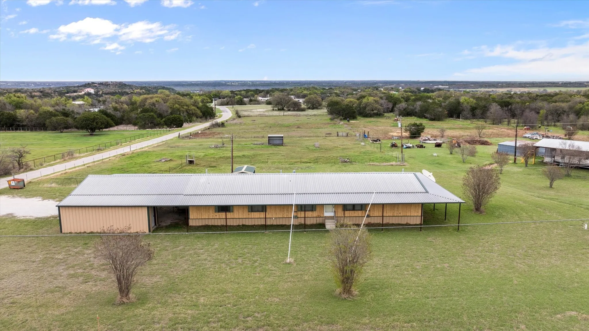 Mobile Home For Sale in Hood County , 6931 Tin Top Highway, Weatherford, Texas 76087, 4 Bedroom, 3 Bathroom, Garage spaces, 2,128 Sqft, built in 1998, mls#21252439, Real Estate Agent in Weatherford, Homes For Sale in Hood county, Homes For Sale in Weatherford, Realtor in Weatherford Texas, Real Estate Brokerage Independent Realty Texas, Luminita Cordes Realtor