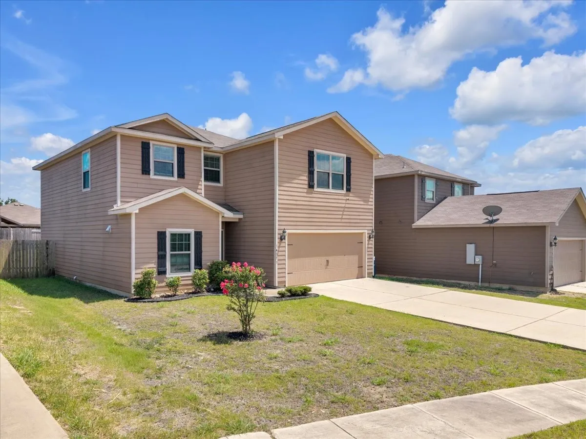 Single Family Residence For Sale in Dallas County , 14373 Wrangler Way, Dallas, Texas 75253, 5 Bedroom, 3 Bathroom, 2 Garage spaces, 2,572 Sqft, built in 2019, Preowned, mls#21252107, Real Estate Agent in Dallas, Homes For Sale in Dallas county, Homes For Sale in Dallas, Realtor in Dallas Texas, Real Estate Brokerage Independent Realty Texas, Luminita Cordes Realtor