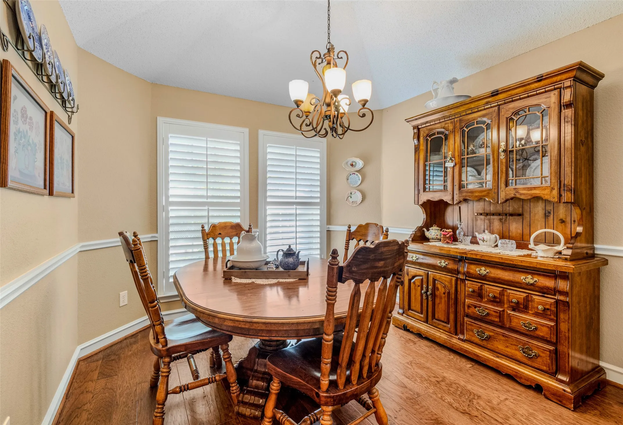 Single Family Residence For Sale in Kaufman County , 507 Azalea Drive, Forney, Texas 75126, 3 Bedroom, 2 Bathroom, 2 Garage spaces, 1,598 Sqft, built in 1993, Preowned, mls#21134592, Real Estate Agent in Forney, Homes For Sale in Kaufman county, Homes For Sale in Forney, Realtor in Forney Texas, Real Estate Brokerage Independent Realty Texas, Luminita Cordes Realtor