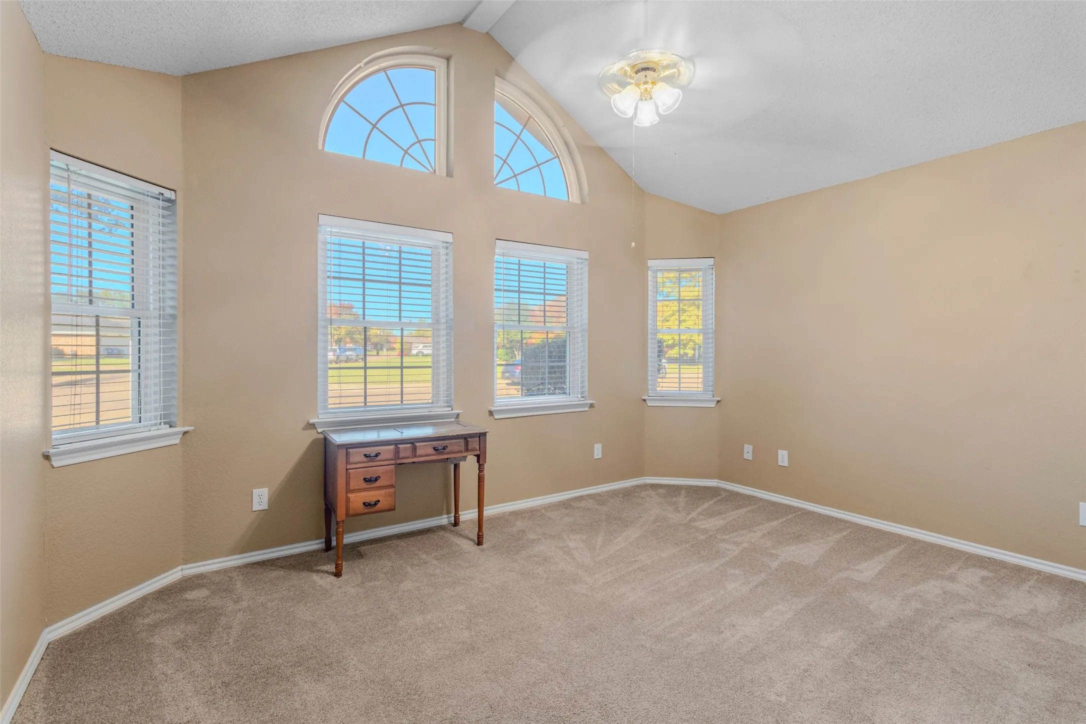 Single Family Residence For Sale in Kaufman County , 507 Azalea Drive, Forney, Texas 75126, 3 Bedroom, 2 Bathroom, 2 Garage spaces, 1,598 Sqft, built in 1993, Preowned, mls#21134592, Real Estate Agent in Forney, Homes For Sale in Kaufman county, Homes For Sale in Forney, Realtor in Forney Texas, Real Estate Brokerage Independent Realty Texas, Luminita Cordes Realtor