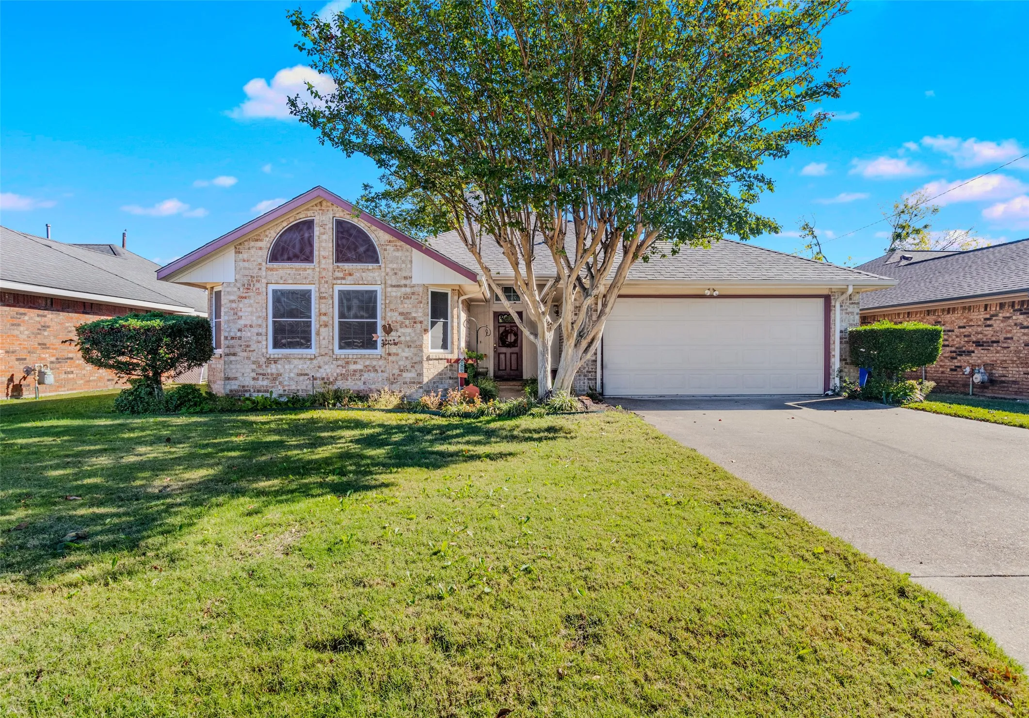 Single Family Residence For Sale in Kaufman County , 507 Azalea Drive, Forney, Texas 75126, 3 Bedroom, 2 Bathroom, 2 Garage spaces, 1,598 Sqft, built in 1993, Preowned, mls#21134592, Real Estate Agent in Forney, Homes For Sale in Kaufman county, Homes For Sale in Forney, Realtor in Forney Texas, Real Estate Brokerage Independent Realty Texas, Luminita Cordes Realtor
