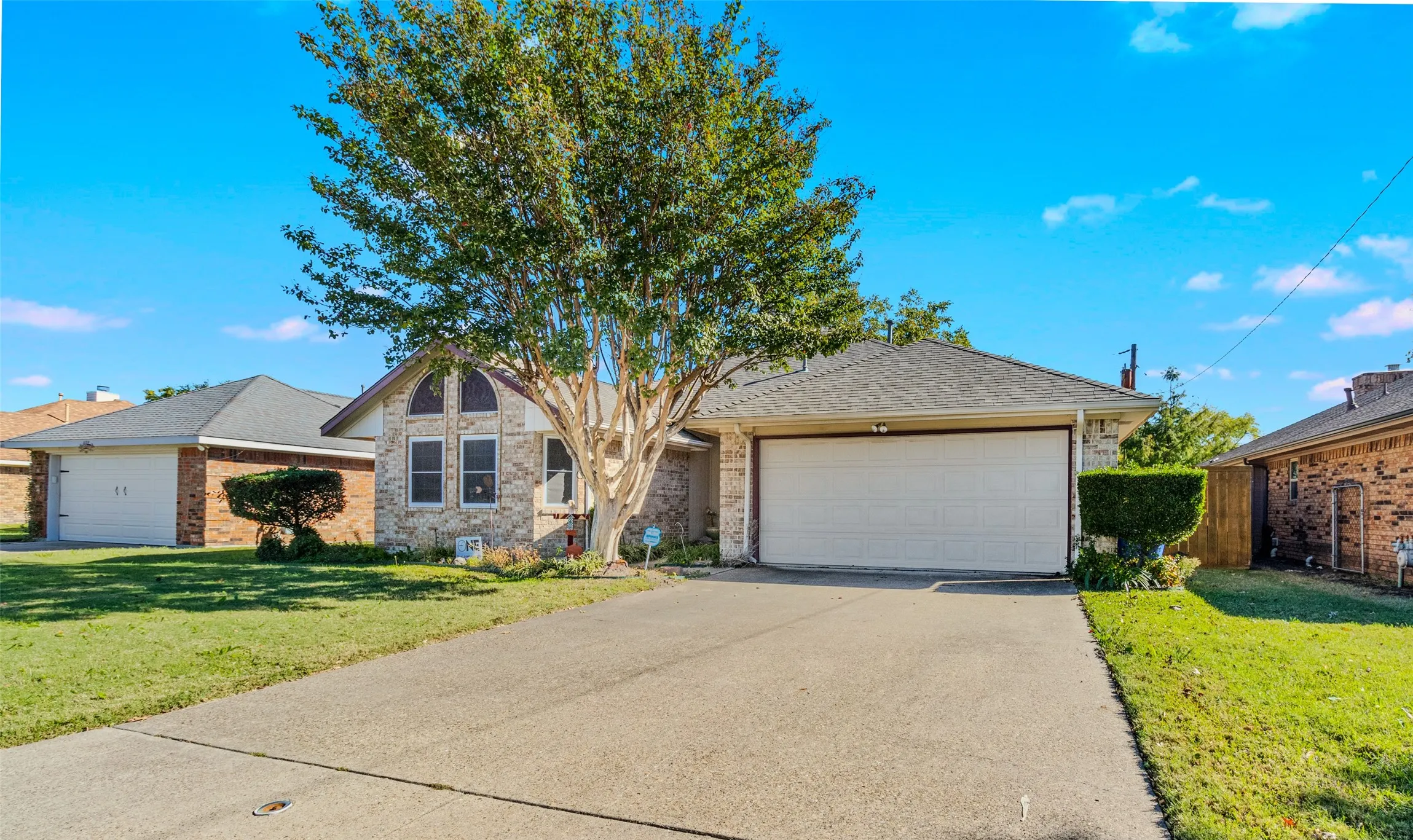 Single Family Residence For Sale in Kaufman County , 507 Azalea Drive, Forney, Texas 75126, 3 Bedroom, 2 Bathroom, 2 Garage spaces, 1,598 Sqft, built in 1993, Preowned, mls#21134592, Real Estate Agent in Forney, Homes For Sale in Kaufman county, Homes For Sale in Forney, Realtor in Forney Texas, Real Estate Brokerage Independent Realty Texas, Luminita Cordes Realtor