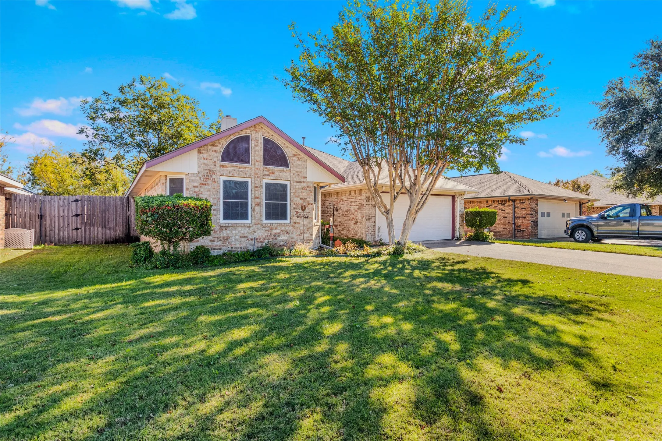 Single Family Residence For Sale in Kaufman County , 507 Azalea Drive, Forney, Texas 75126, 3 Bedroom, 2 Bathroom, 2 Garage spaces, 1,598 Sqft, built in 1993, Preowned, mls#21134592, Real Estate Agent in Forney, Homes For Sale in Kaufman county, Homes For Sale in Forney, Realtor in Forney Texas, Real Estate Brokerage Independent Realty Texas, Luminita Cordes Realtor