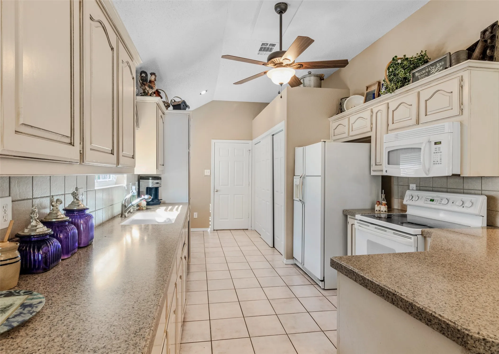 Single Family Residence For Sale in Kaufman County , 507 Azalea Drive, Forney, Texas 75126, 3 Bedroom, 2 Bathroom, 2 Garage spaces, 1,598 Sqft, built in 1993, Preowned, mls#21134592, Real Estate Agent in Forney, Homes For Sale in Kaufman county, Homes For Sale in Forney, Realtor in Forney Texas, Real Estate Brokerage Independent Realty Texas, Luminita Cordes Realtor