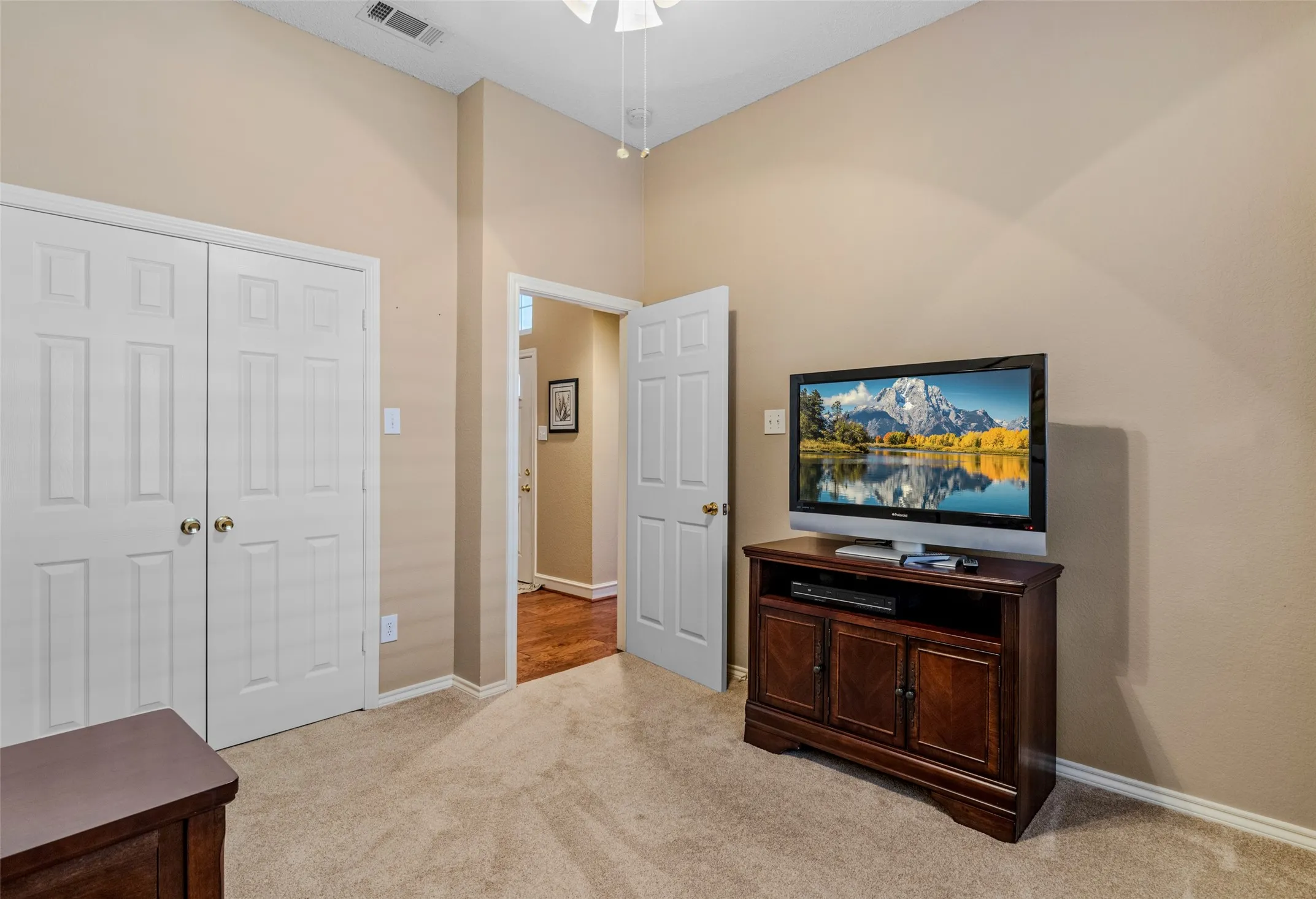 Single Family Residence For Sale in Kaufman County , 507 Azalea Drive, Forney, Texas 75126, 3 Bedroom, 2 Bathroom, 2 Garage spaces, 1,598 Sqft, built in 1993, Preowned, mls#21134592, Real Estate Agent in Forney, Homes For Sale in Kaufman county, Homes For Sale in Forney, Realtor in Forney Texas, Real Estate Brokerage Independent Realty Texas, Luminita Cordes Realtor
