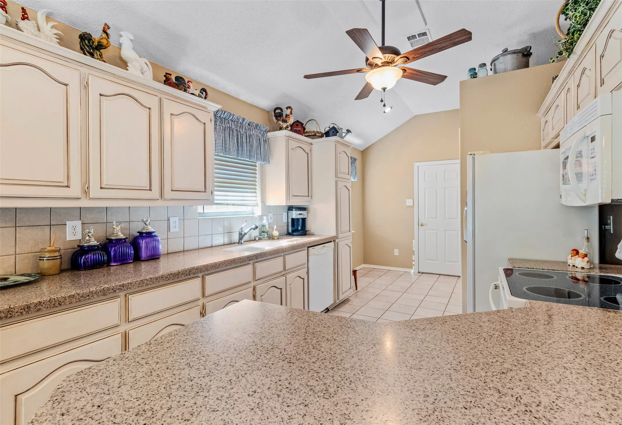 Single Family Residence For Sale in Kaufman County , 507 Azalea Drive, Forney, Texas 75126, 3 Bedroom, 2 Bathroom, 2 Garage spaces, 1,598 Sqft, built in 1993, Preowned, mls#21134592, Real Estate Agent in Forney, Homes For Sale in Kaufman county, Homes For Sale in Forney, Realtor in Forney Texas, Real Estate Brokerage Independent Realty Texas, Luminita Cordes Realtor
